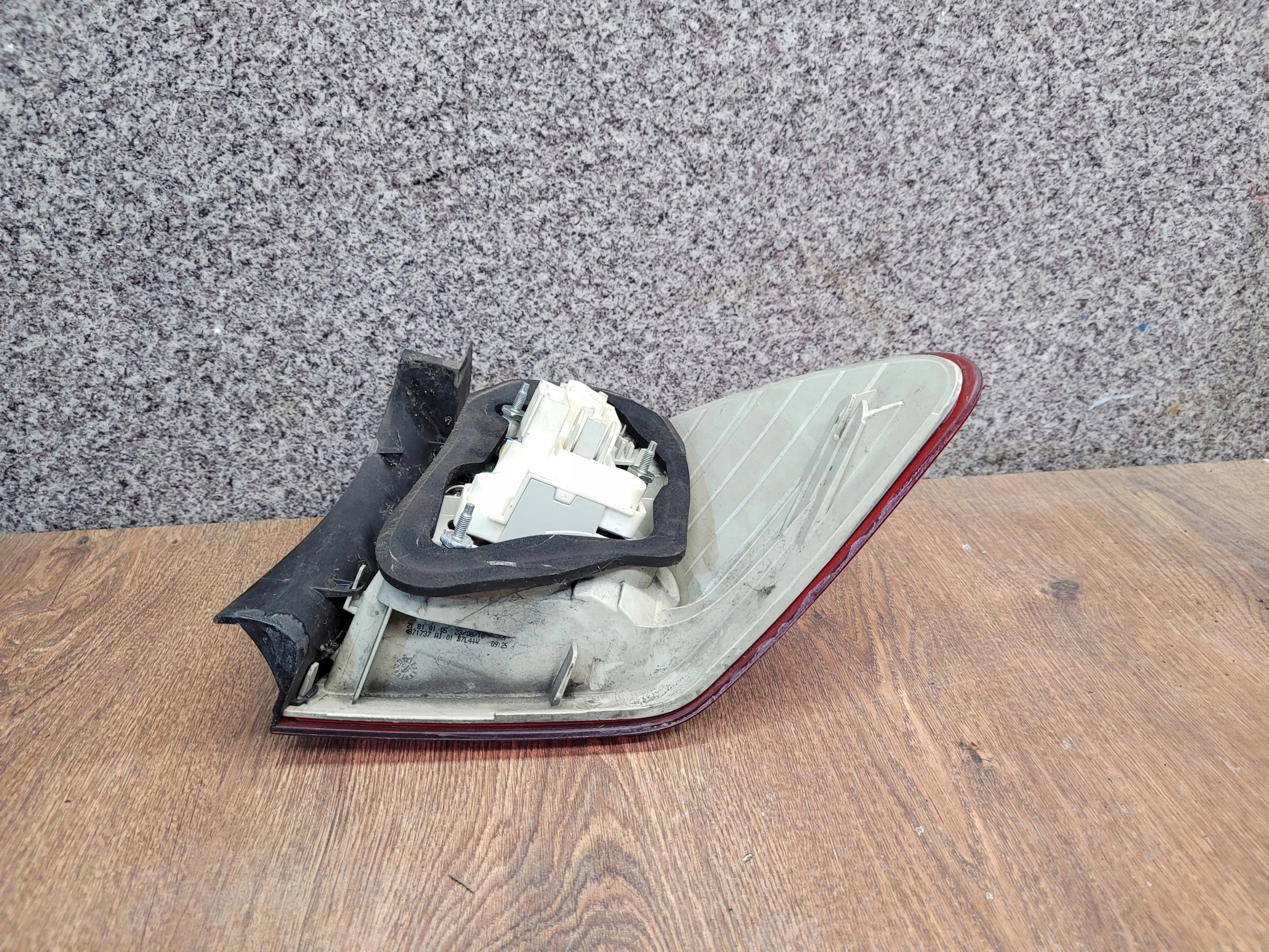 BMW 3 E91 LIFT LAVE ZADNE SVETLO 4871737