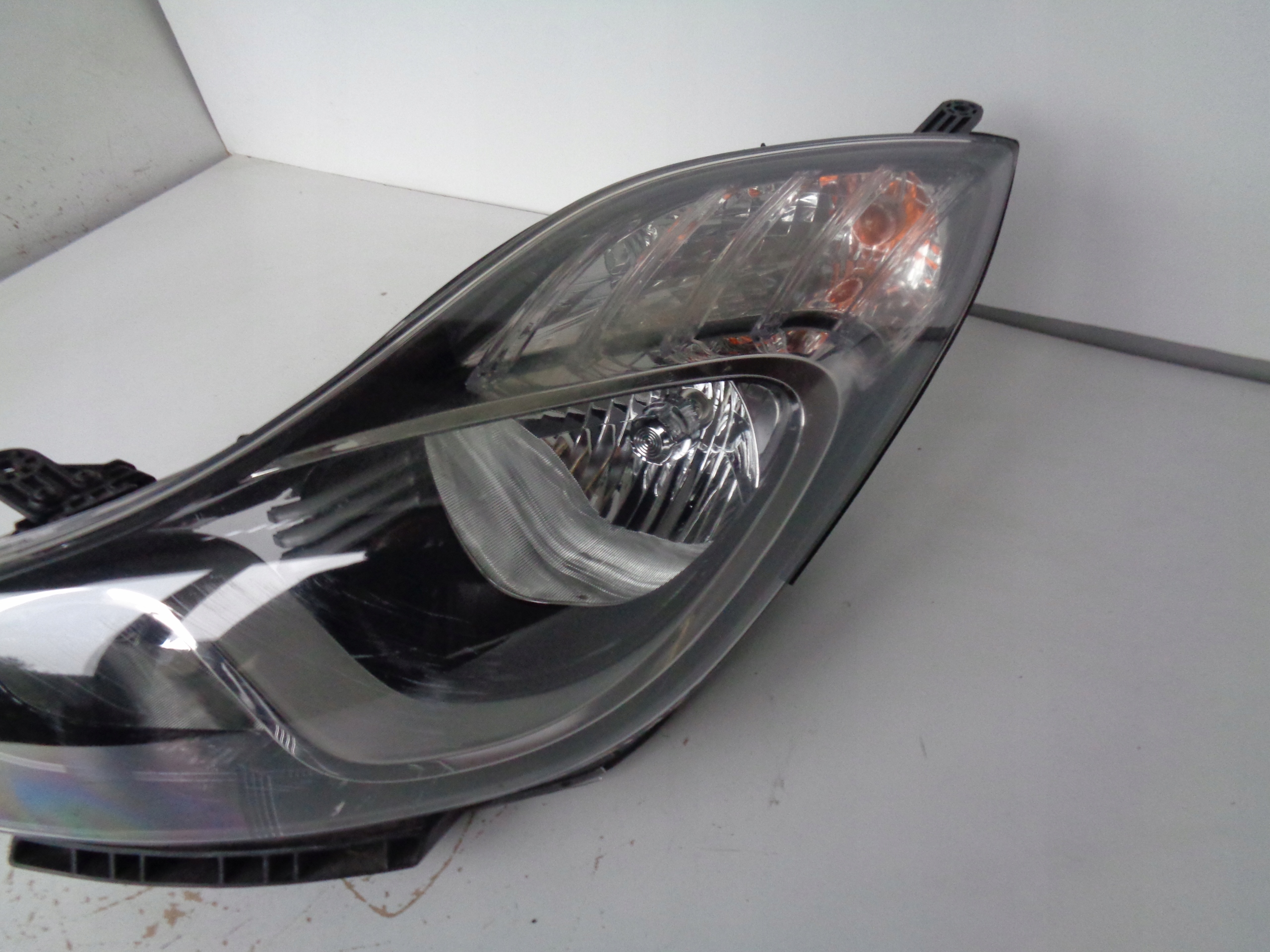 LAVE PREDNE SVETLO HYUNDAI IX20 10-