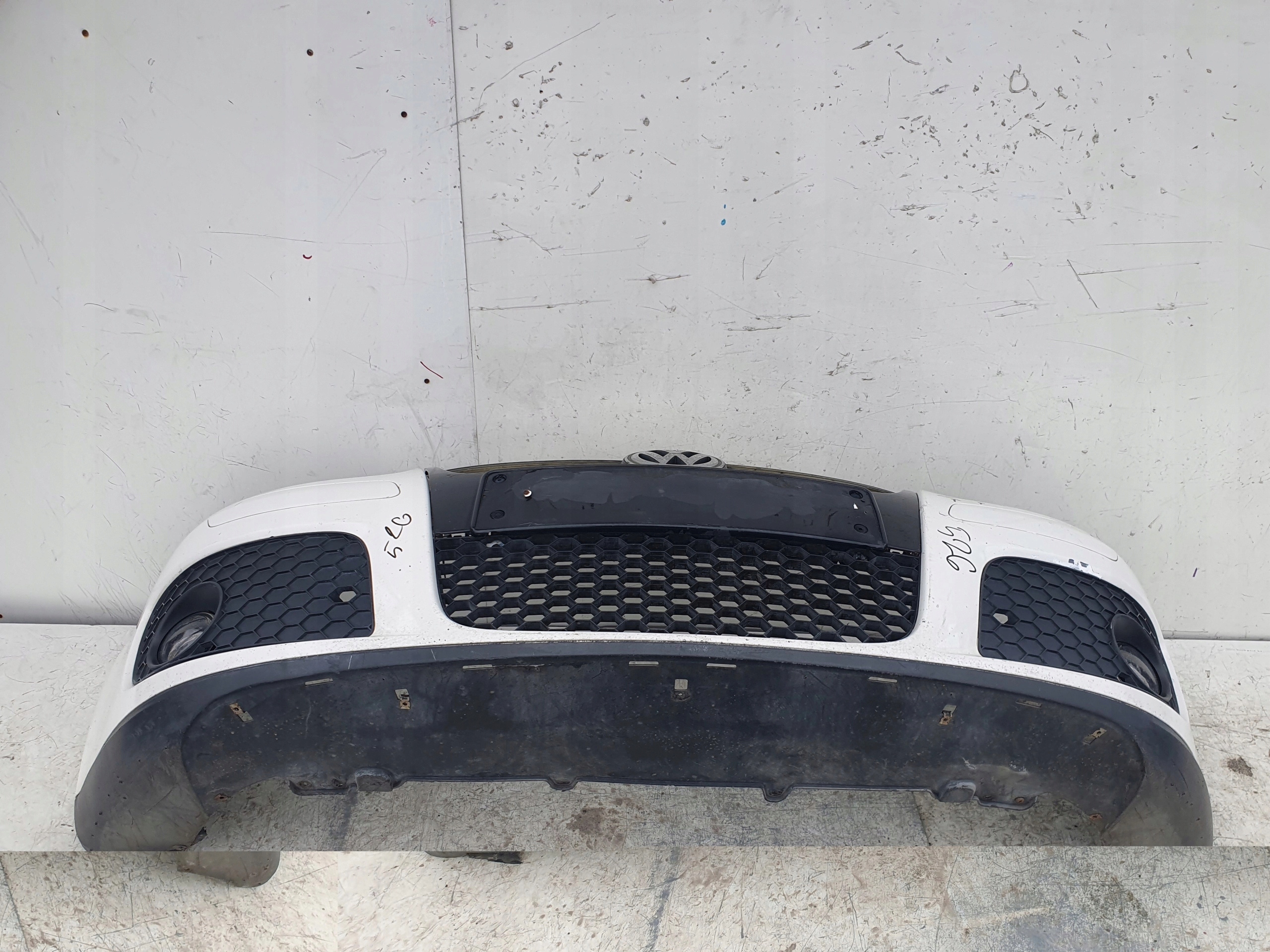 VW GOLF 5 V GTI PREDNÝ NÁRAZNÍK