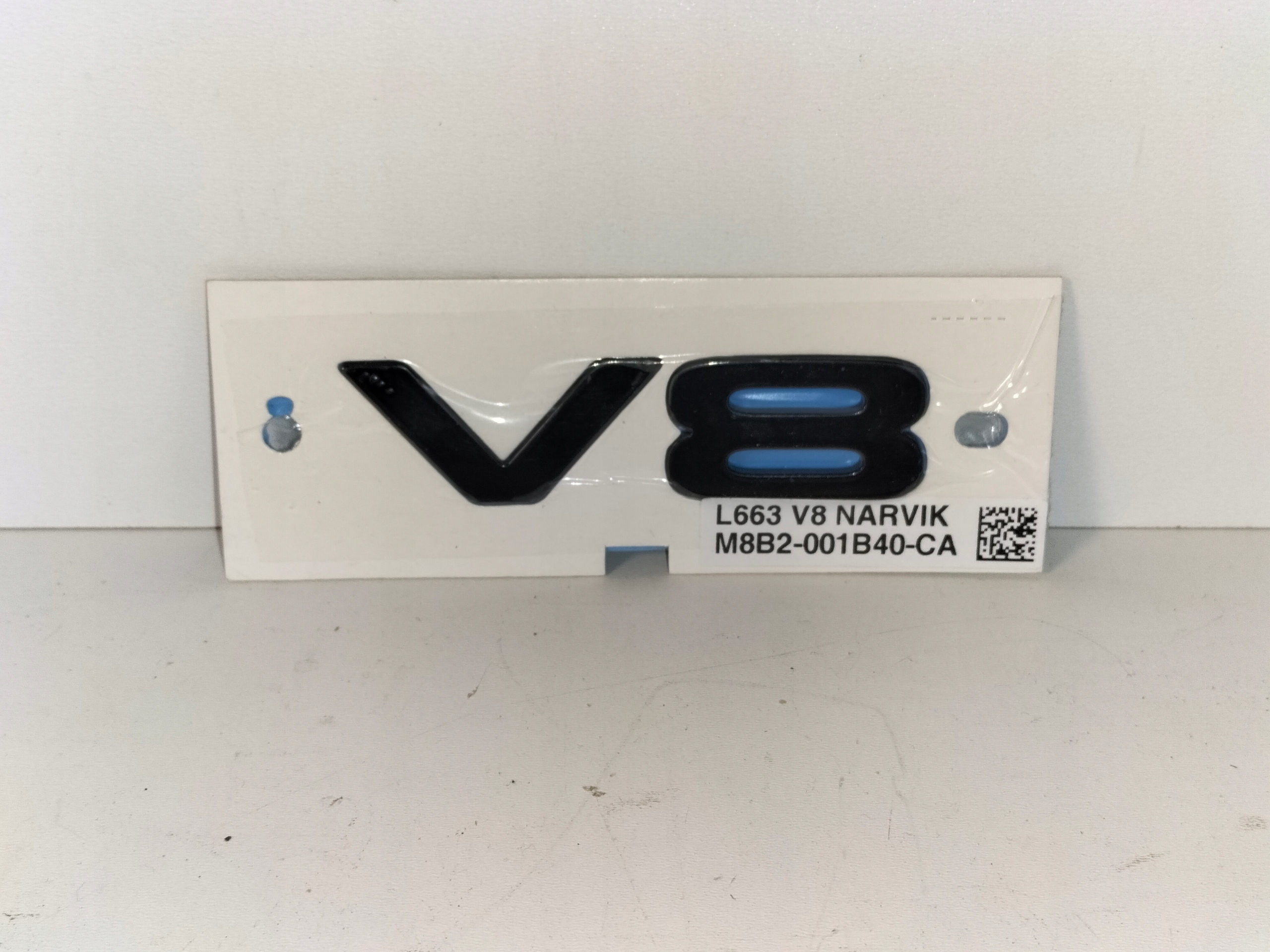 ZNAK EMBLEM LOGO V8 ZADNEJ KAPOTY LAND ROVER DEFENDER L663 19-