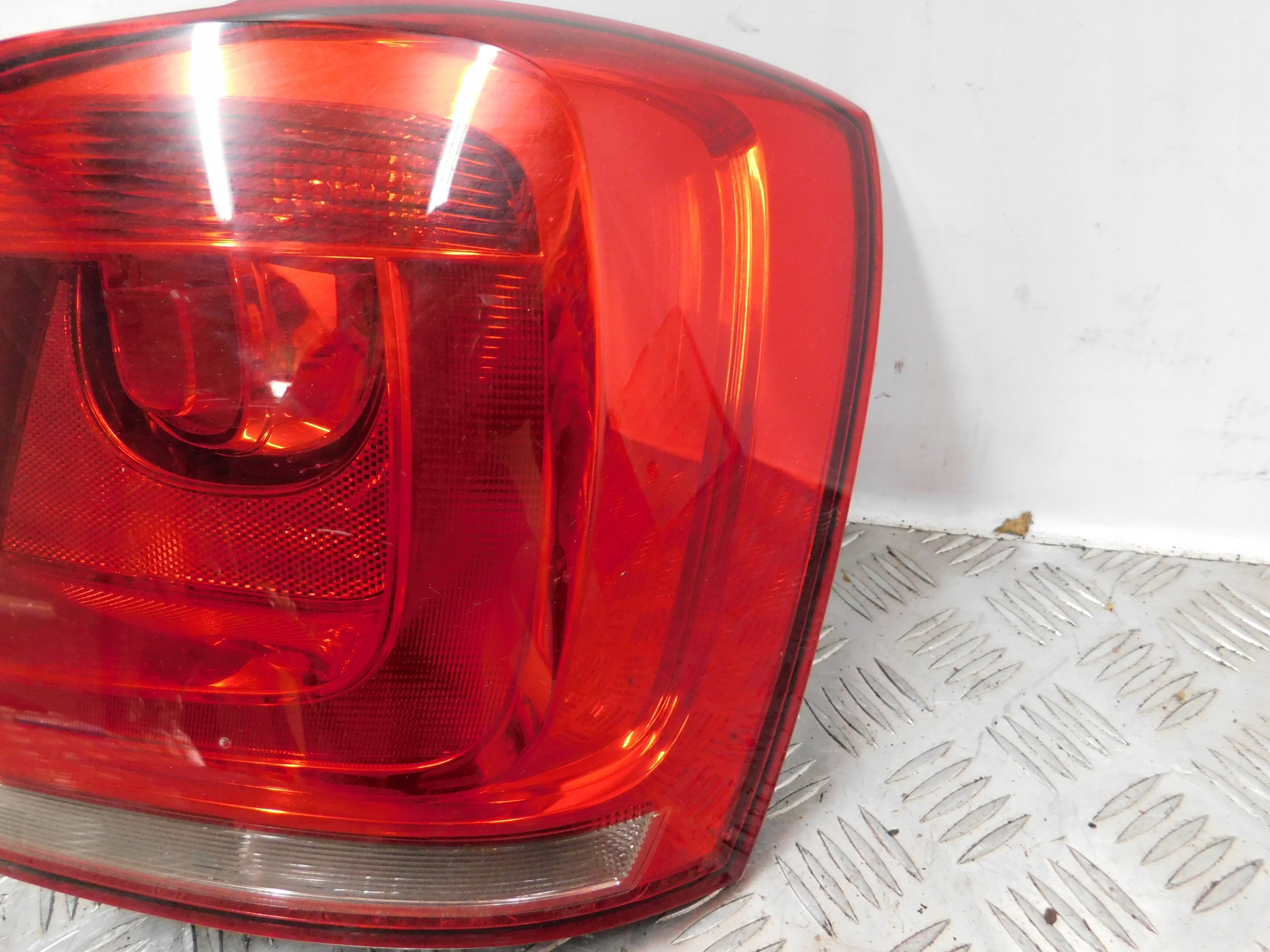 PRAVÉ ZADNÉ SVETLO VW POLO 6R