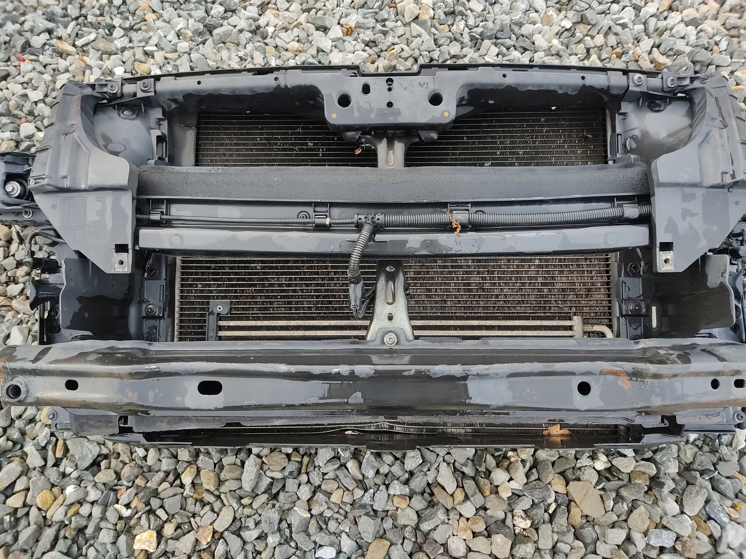 PREDNE CELO VYSTUHA CHLADICE SAHARA TOUAREG 7L 2.5 TDI