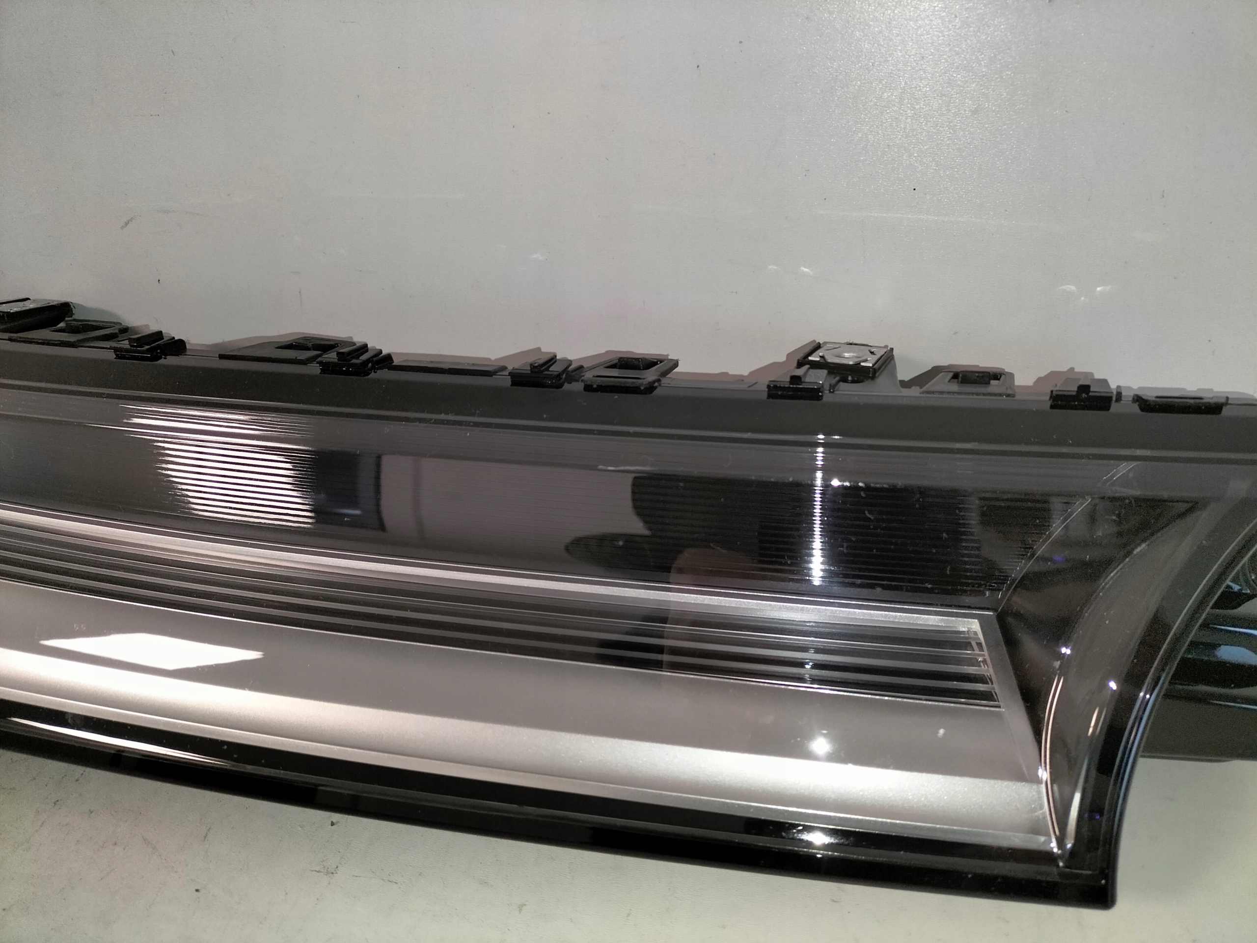 HMLOVKA SVETLO LED DRL PREDNE PRAVE VW T7 MULTIVAN 21-