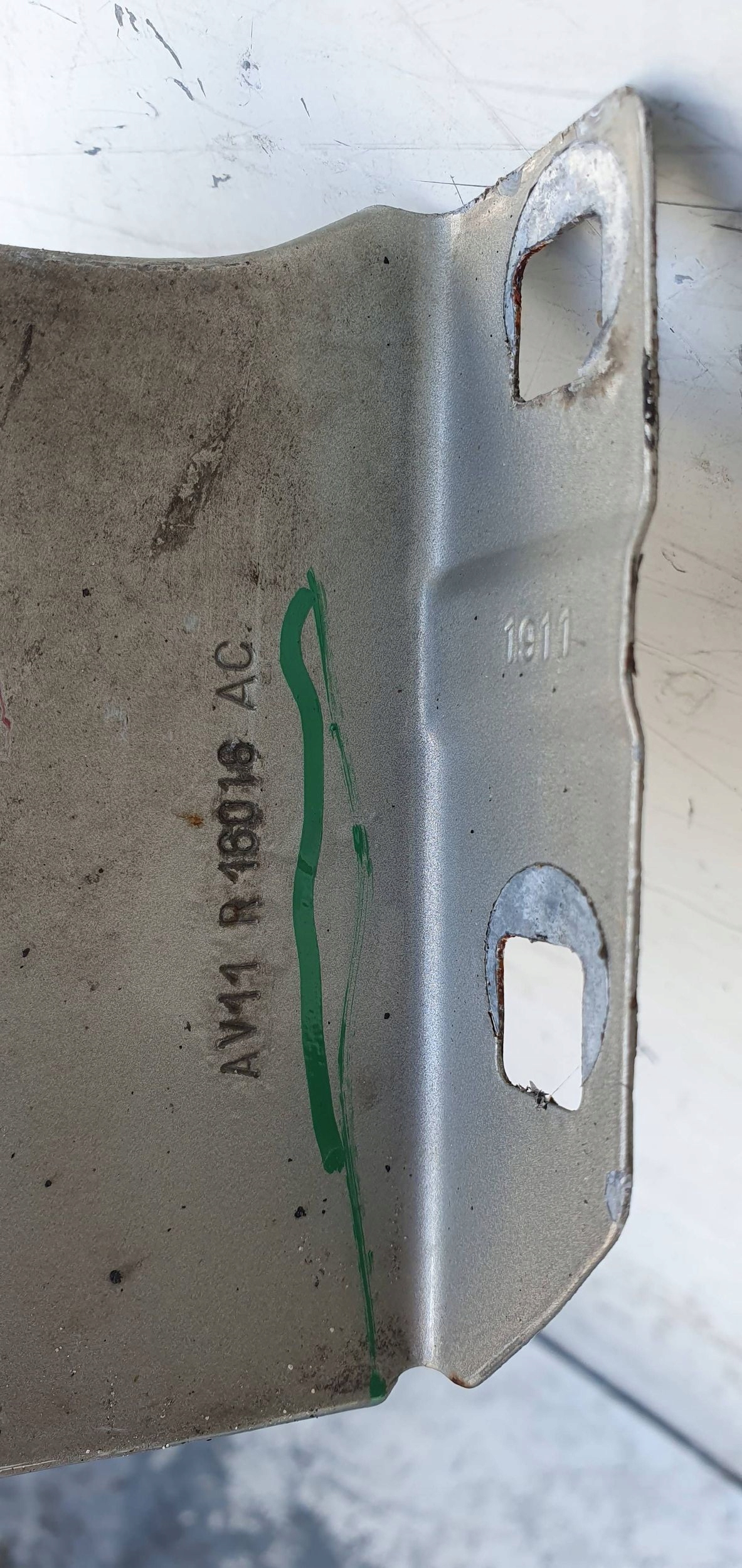 Ford B-MAX B MAX ĽAVÝ PREDNÝ BLATNÍK