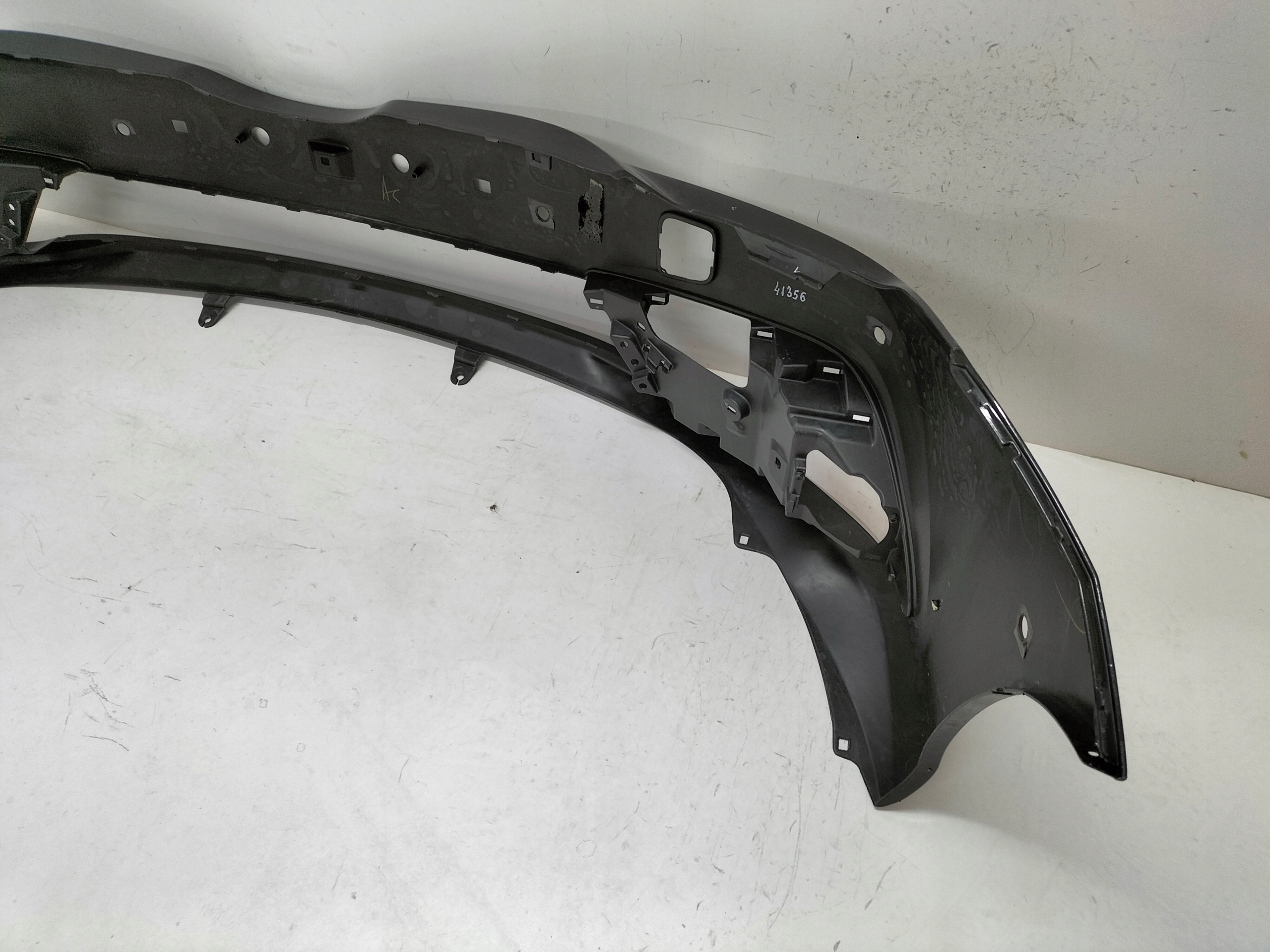 PREDNÝ NÁRAZNÍK TOYOTA AURIS II LIFT 15-