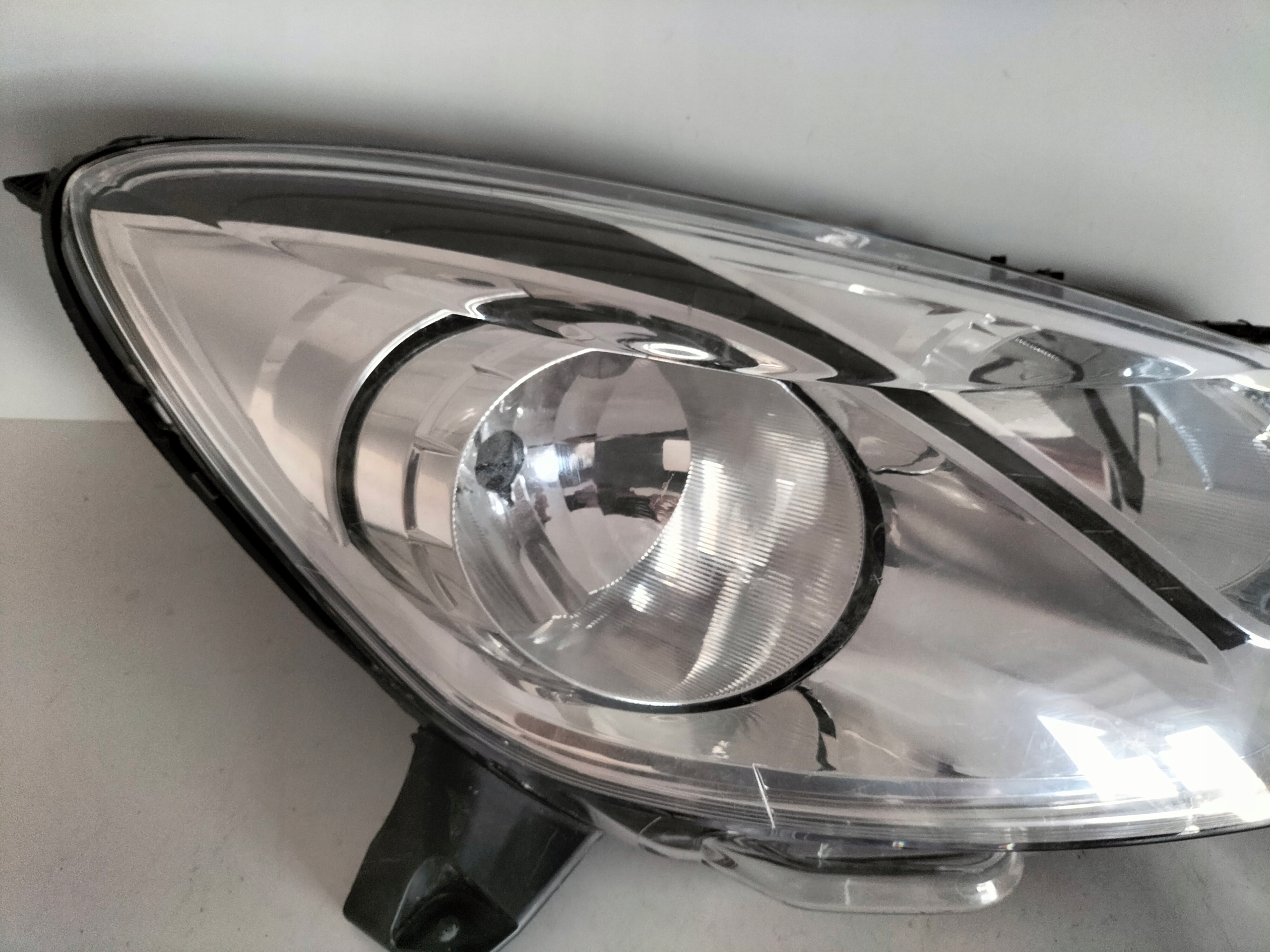PRAVE PREDNE SVETLO CITROEN C3 II 09-