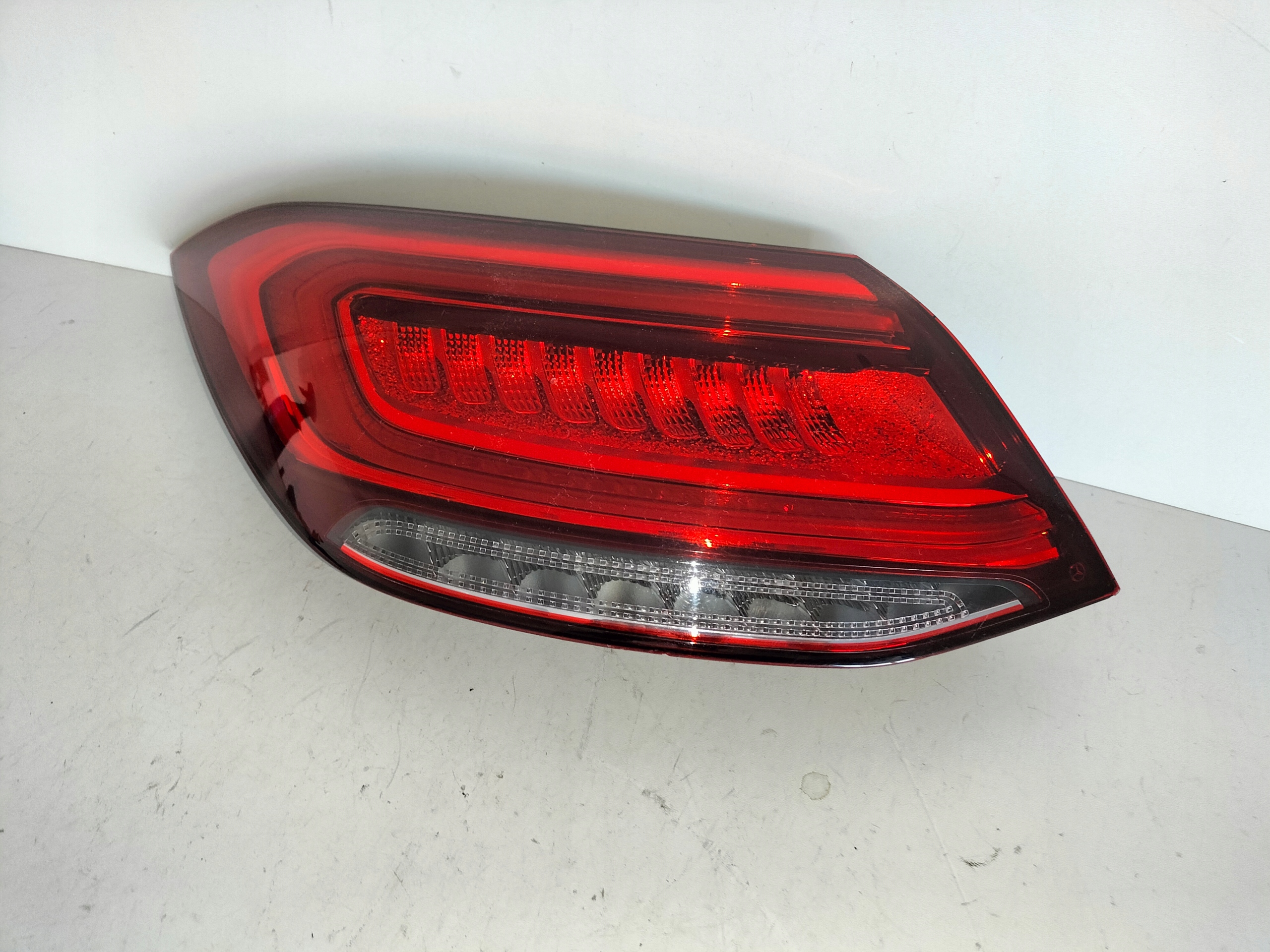 LAVE ZADNE SVETLO MERCEDES CLS C257 18- LED