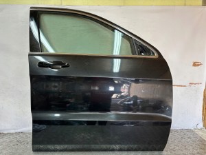 PRAVE PREDNE DVERE JEEP GRAND CHEROKEE WK2 PRAVE PREDNE DVERE JEEP GRAND CHEROKEE WK2