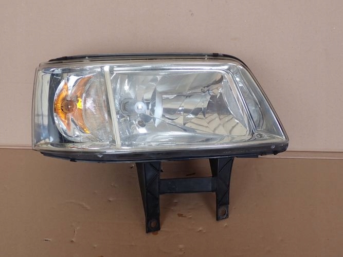 VW T5 03-10 PRAVE PREDNE SVETLO