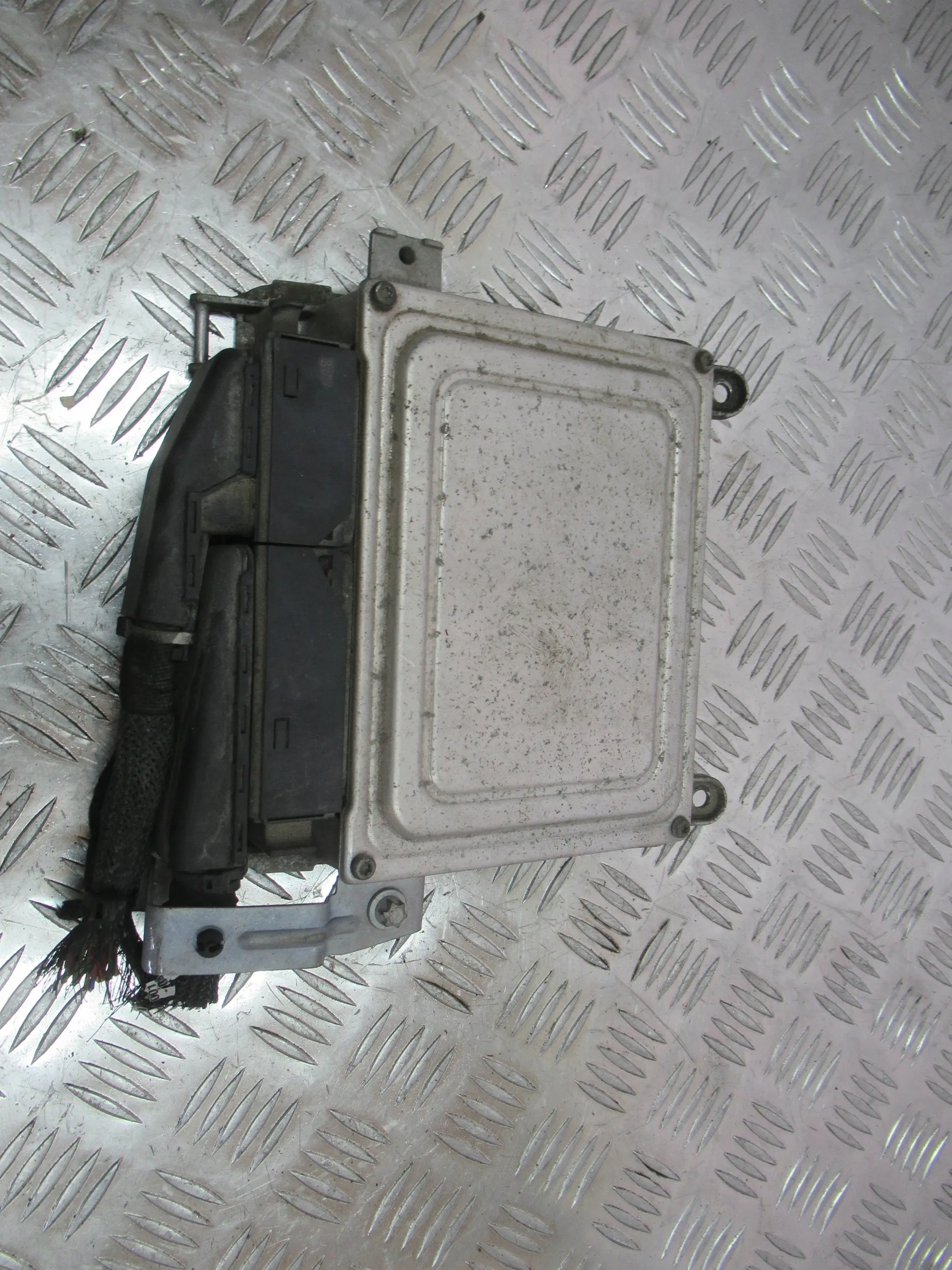 RIADIACA JEDNOTKA MERCEDES A KLASA W169 1.5