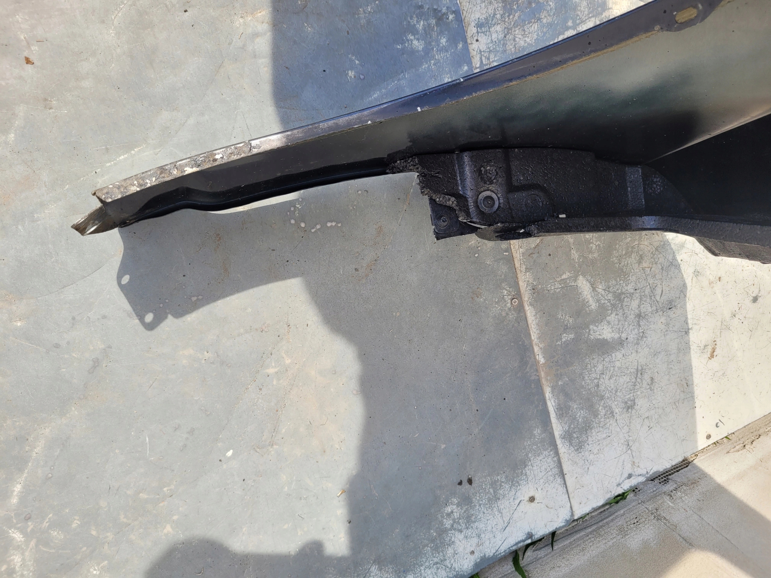 AUDI A6 C6 LIFT PRAVY PREDNY BLATNIK