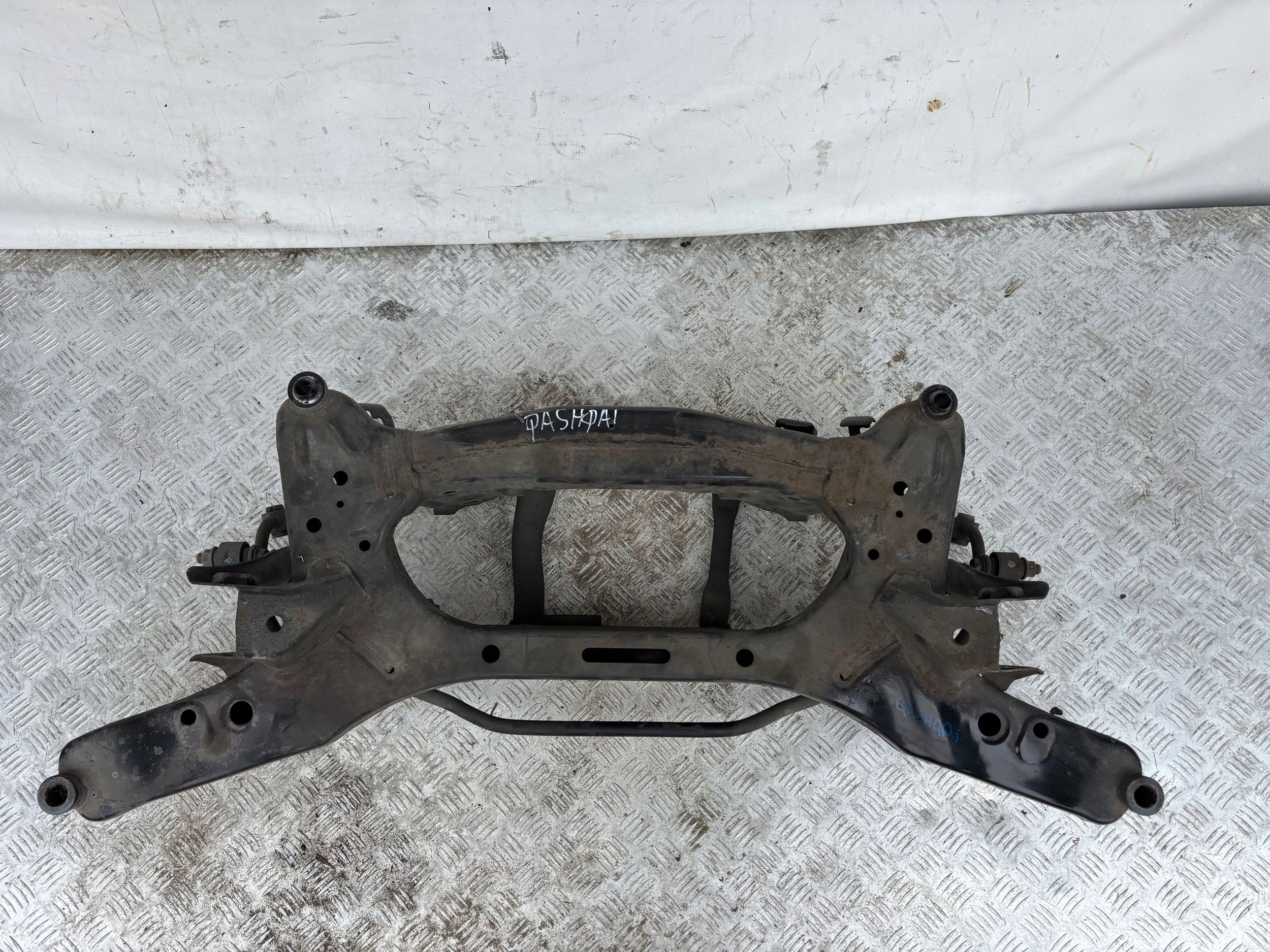 PREDNÁ NÁPRAVA ZADNA VÝSTUHA NISSAN QASHQAI J10 06-