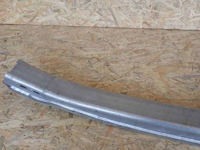 AUDI A4 B9 8W0 15- VYSTUHA PREDNEHO NARAZNIKA 8w0807113