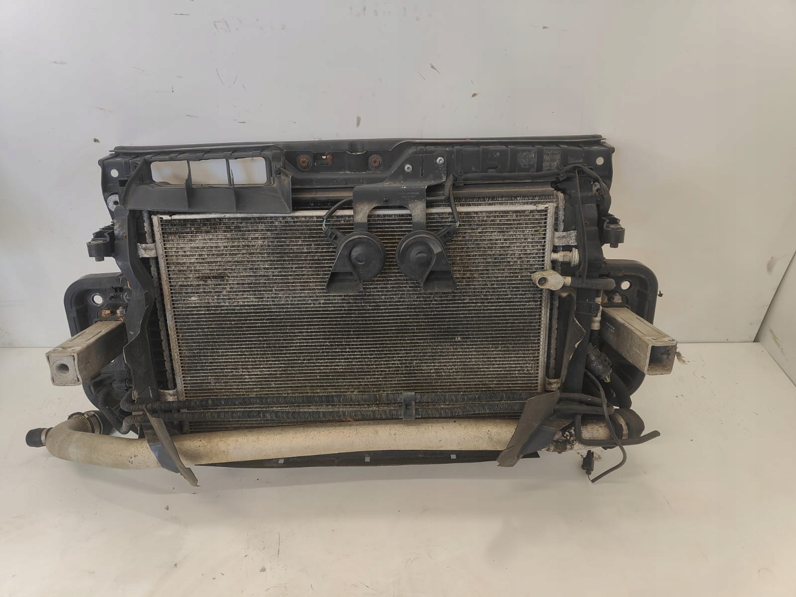 Audi a6 c6 04-10 2.0 tdi PREDNE CELO CHLADICE VENTILÁTOR