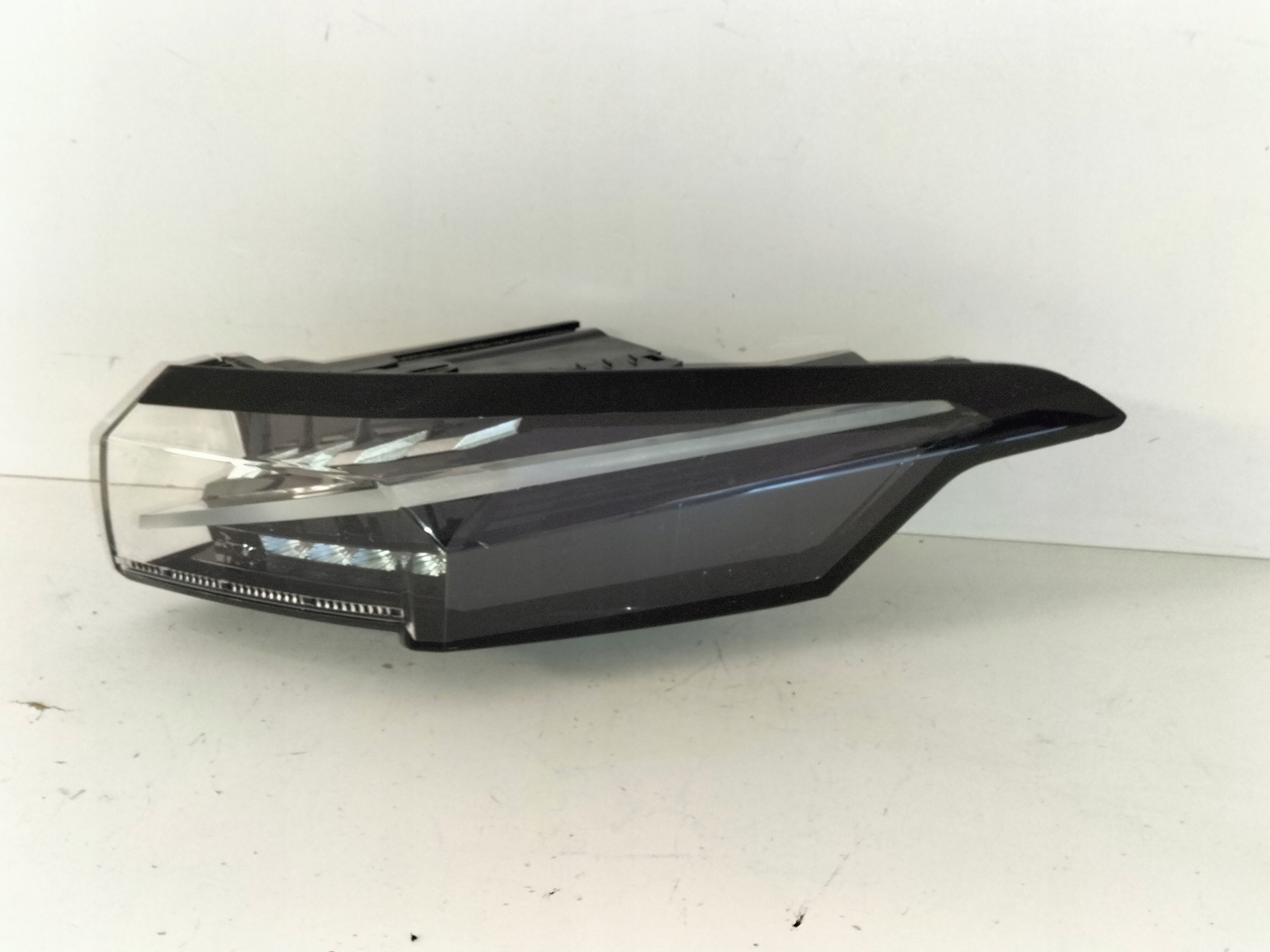 PRAVE ZADNE SVETLO PEUGEOT 308 III T10 21- GT LED