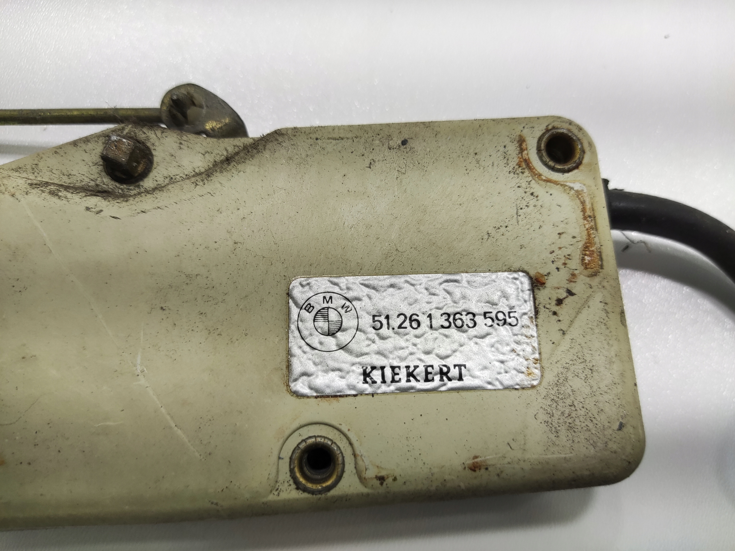 ZAMOK PRAVYCH PREDNYCH DVERI SIŁOWNIK BMW 7 E23 1363595 1977-1986