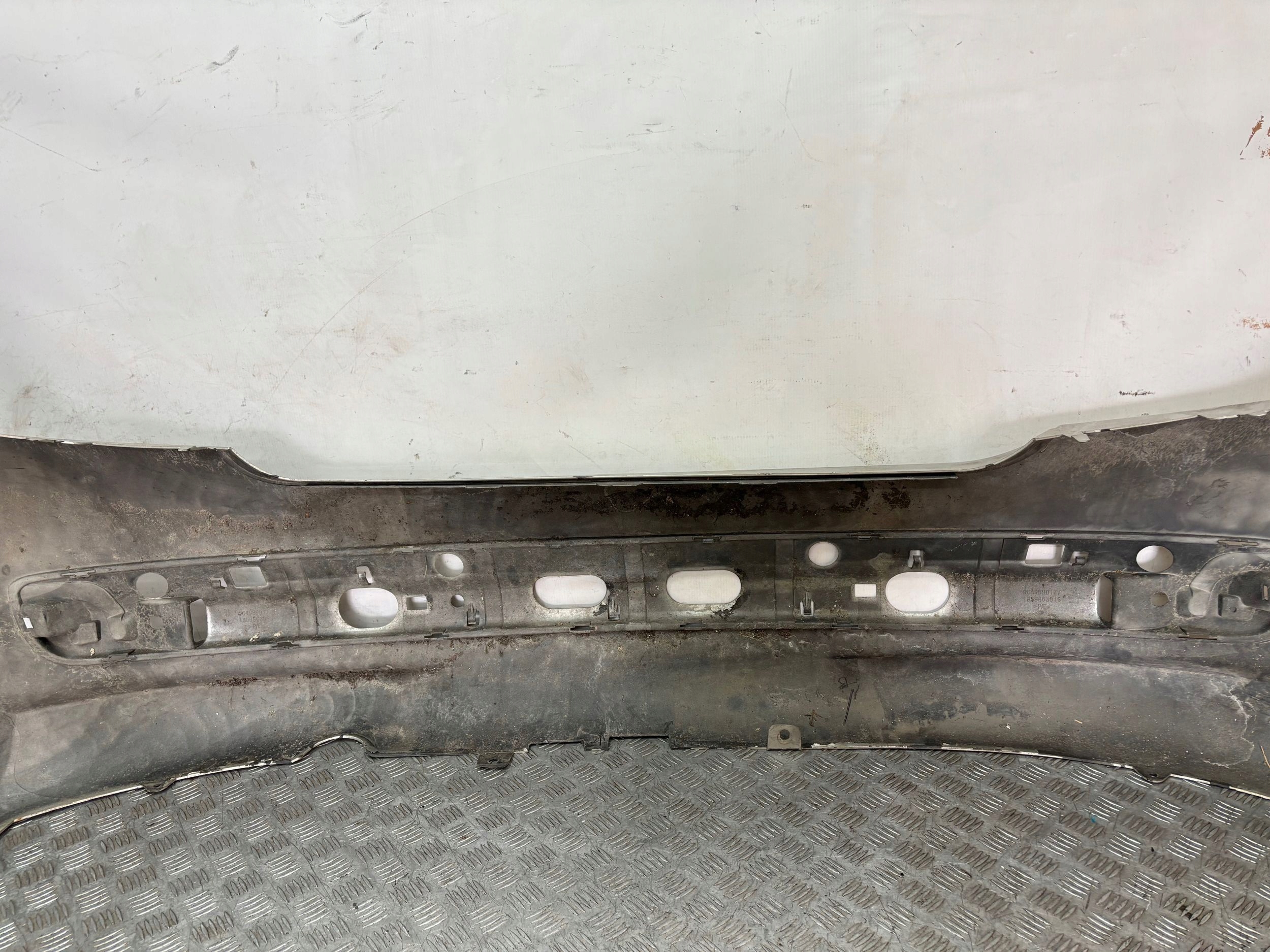 ZADNÝ NÁRAZNÍK PEUGEOT 207 HB