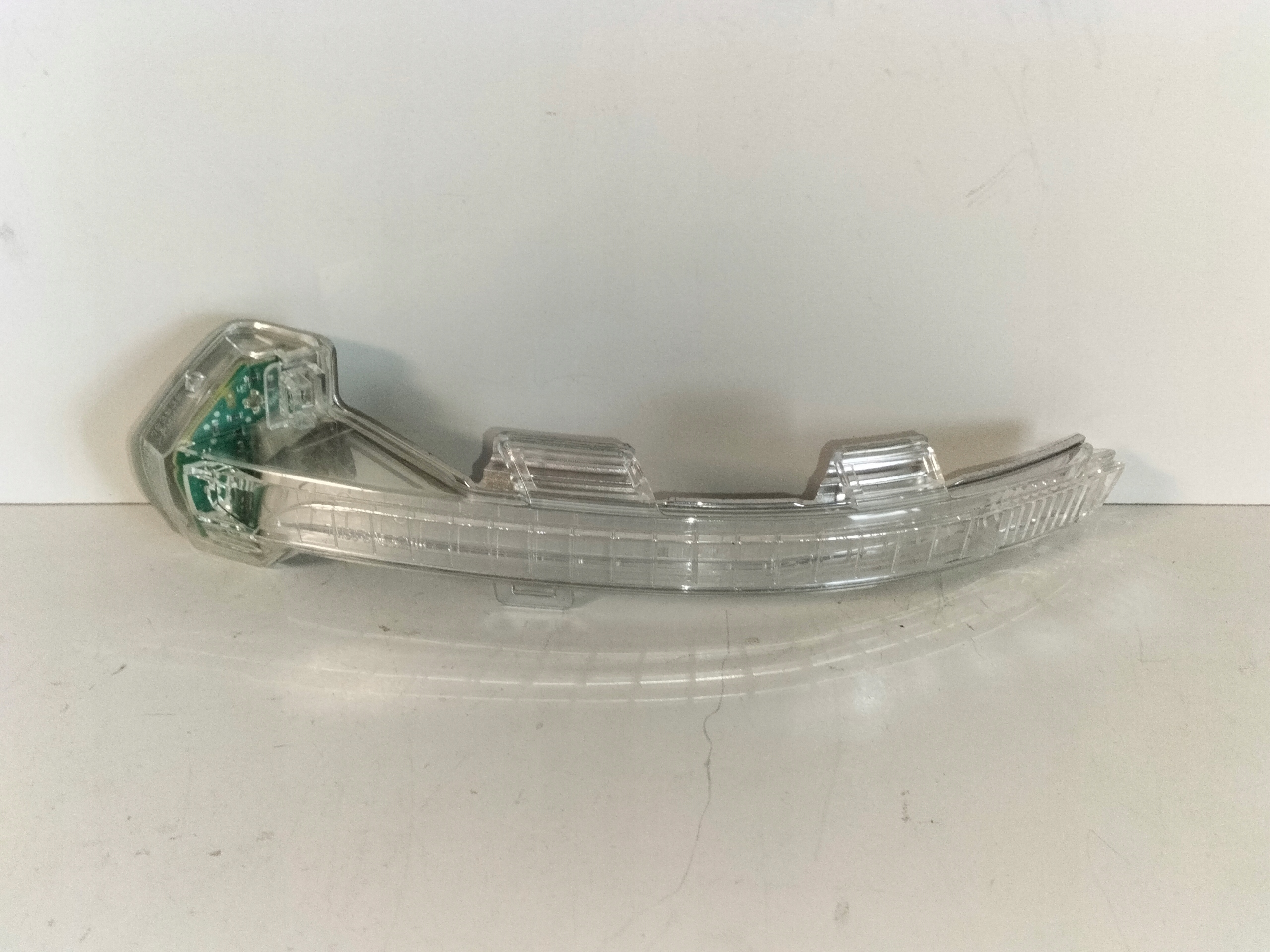SMEROVKA V LAVOM ZRKADLE VW PASSAT  B8 14-