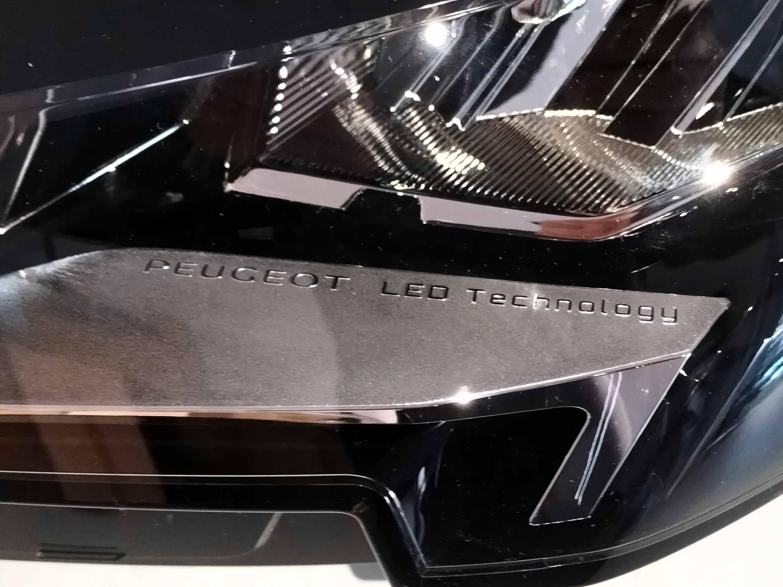 LAVE PREDNE SVETLO PEUGEOT 3008 II 5008 II LIFT 20- FULL LED TE