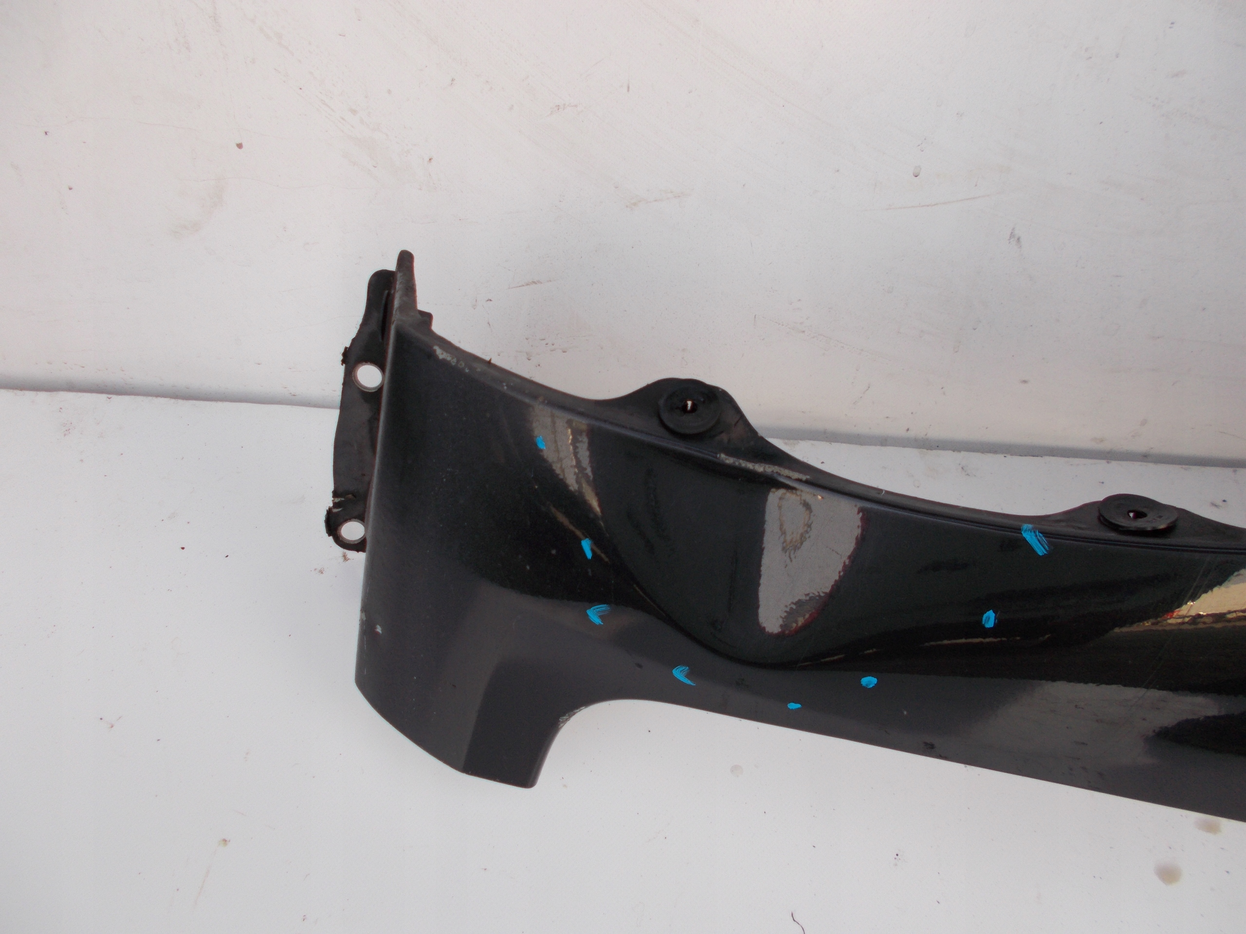 ĽAVÝ PREDNÝ BLATNÍK TOYOTA AURIS I 07-