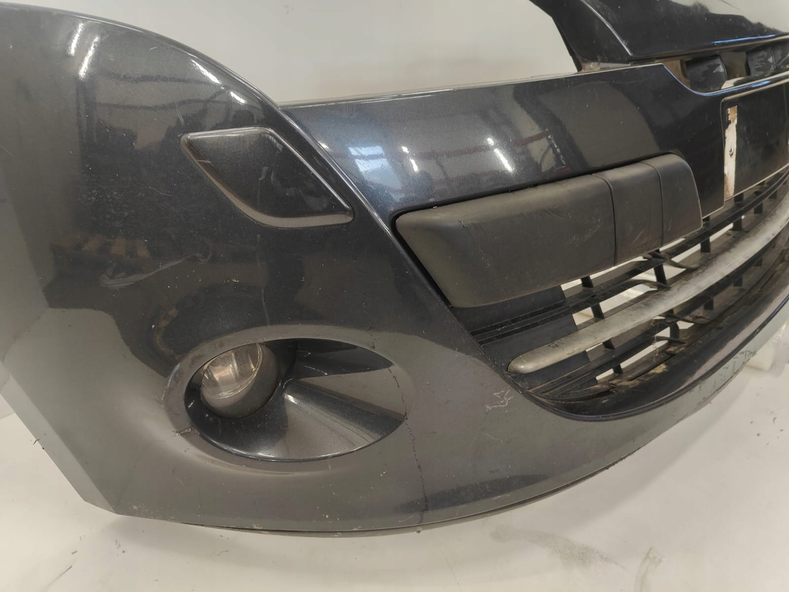 Renault Megane III 08-12 PREDNÝ NÁRAZNÍK KOMPLETNY OSTREKOVAČE