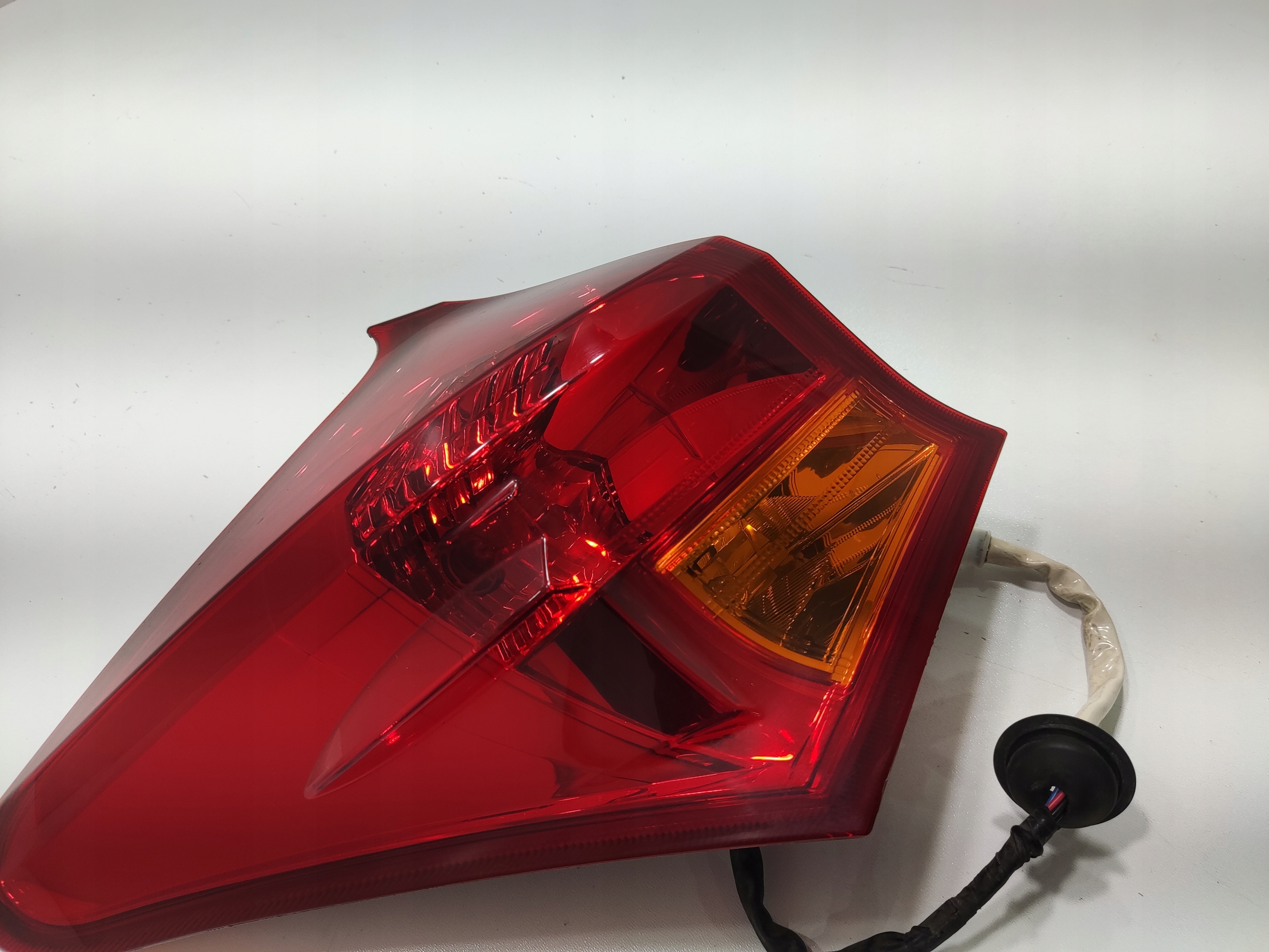 LAVE ZADNE SVETLO BLATNIKA TOYOTA AURIS II E18 HATCHBACK 2012-2015