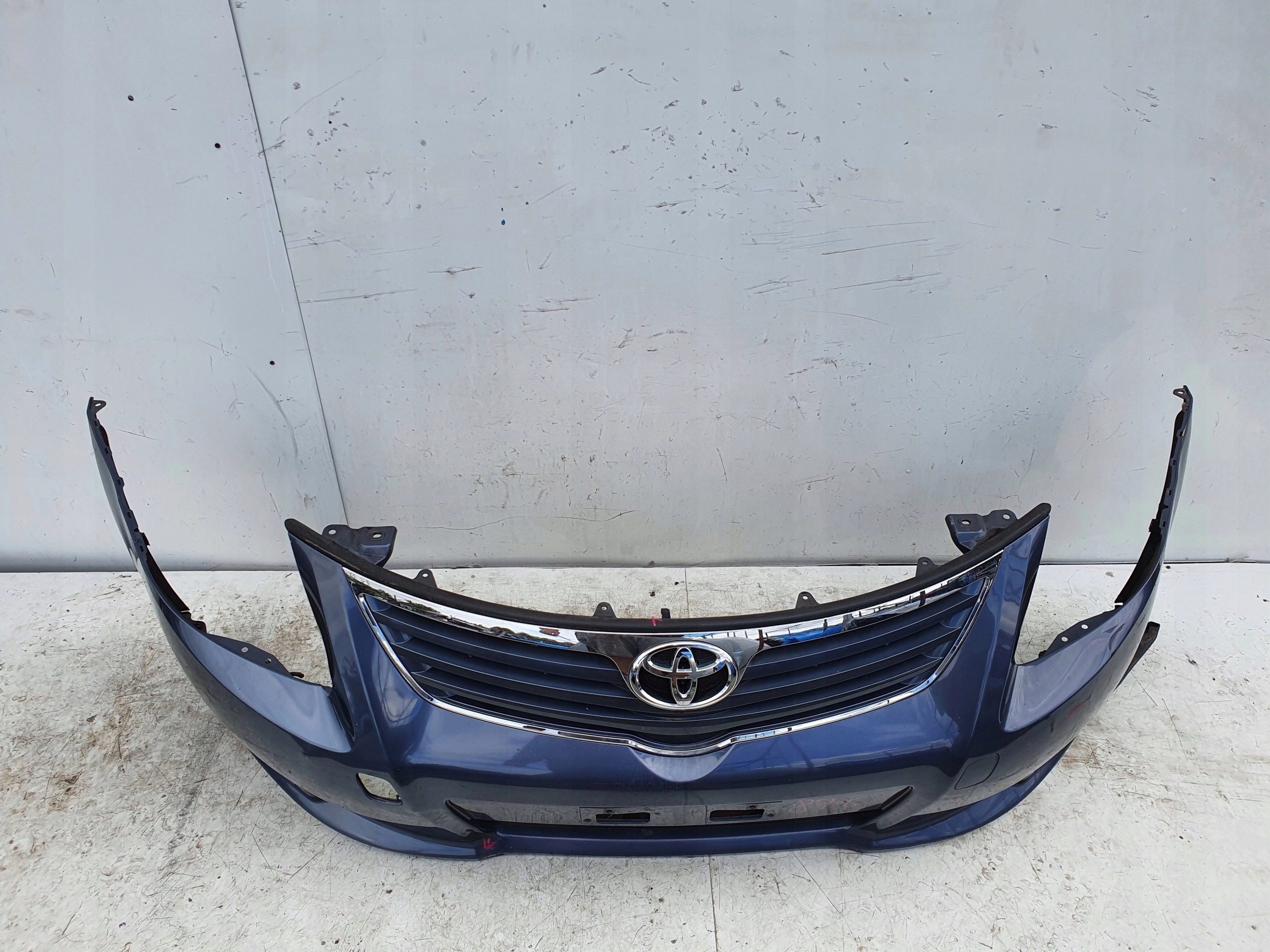 TOYOTA T27 PREDNÝ NÁRAZNÍK