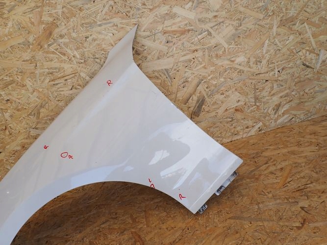 BMW F20 F21 1 ĽAVÝ PREDNÝ BLATNÍK