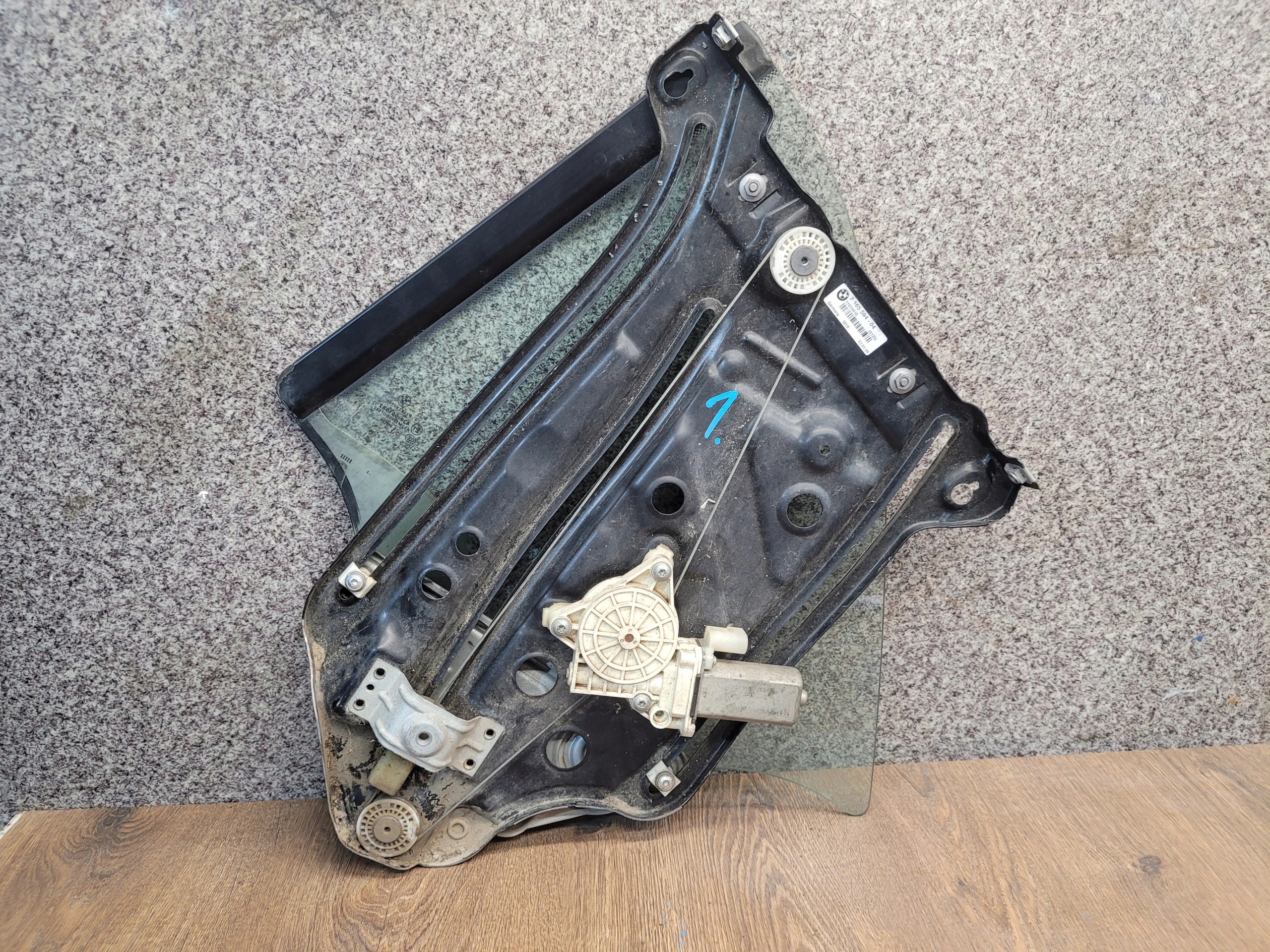 BMW 1 E88 cabrio ĽAVÉ ZADNÉ SŤAHOVANIE OKNA 7165594