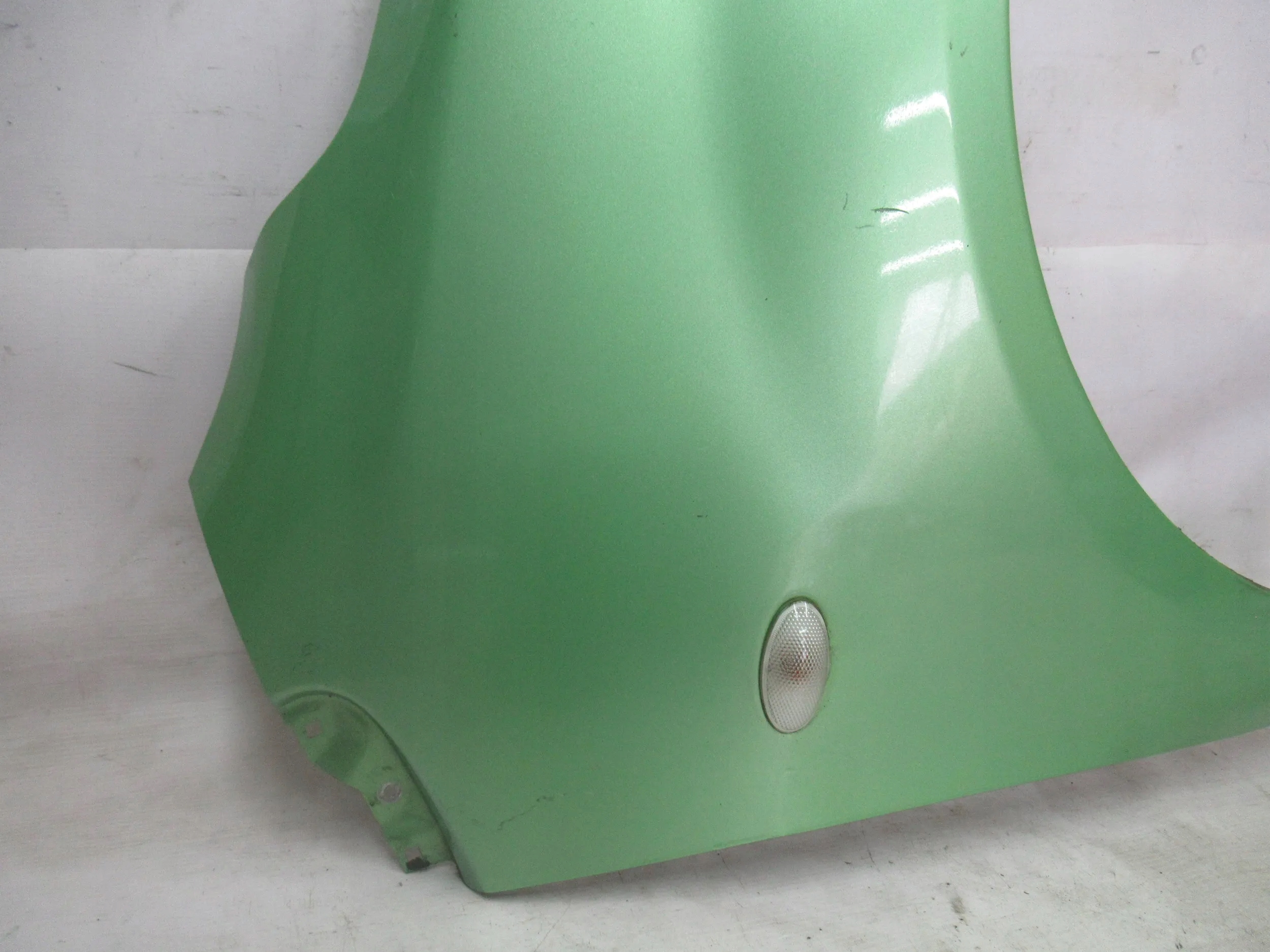 PRAVÝ PREDNÝ BLATNÍK Opel Agila B