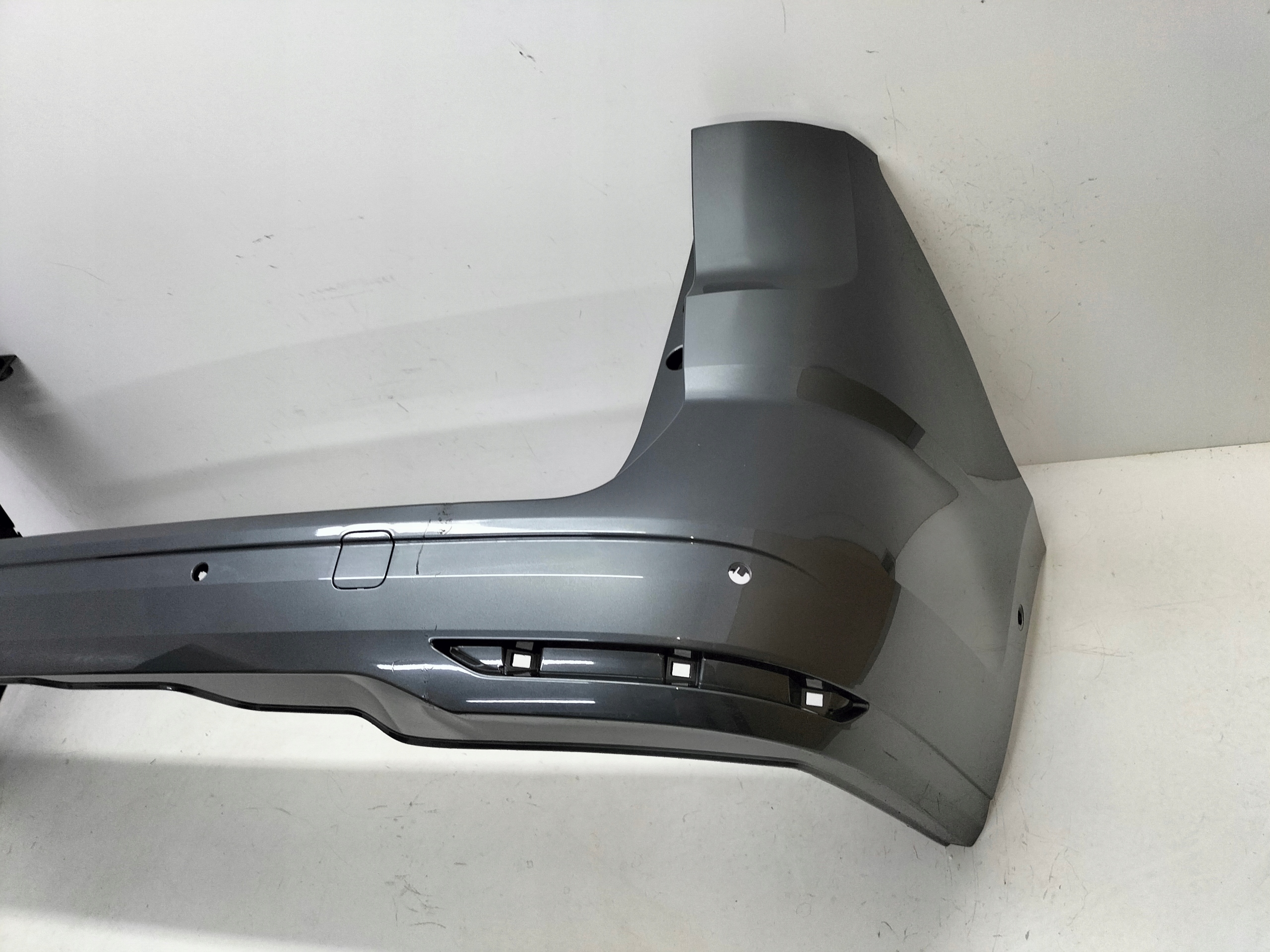ZADNÝ NÁRAZNÍK VW T7 MULTIVAN 21-
