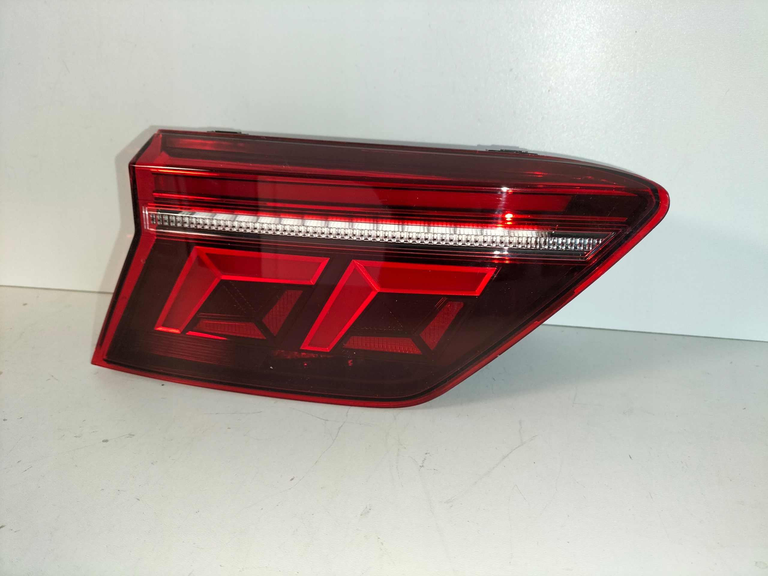 LAVE ZADNE SVETLO VW TIGUAN II 5NA LIFT 20- LED IQ LIGHT