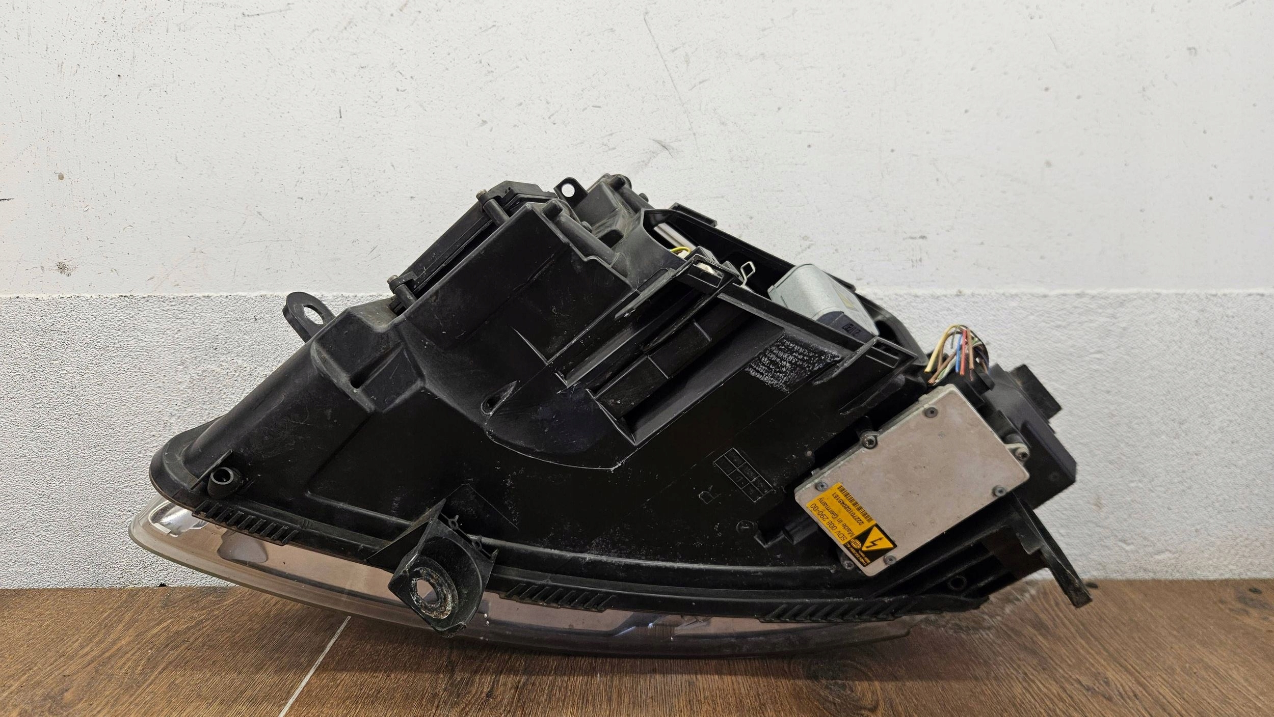 Audi A6 C6 4F 4f0941004 XENON NATACACI PREDNE SVETLO PRAVE ANGLICKA VERZIA