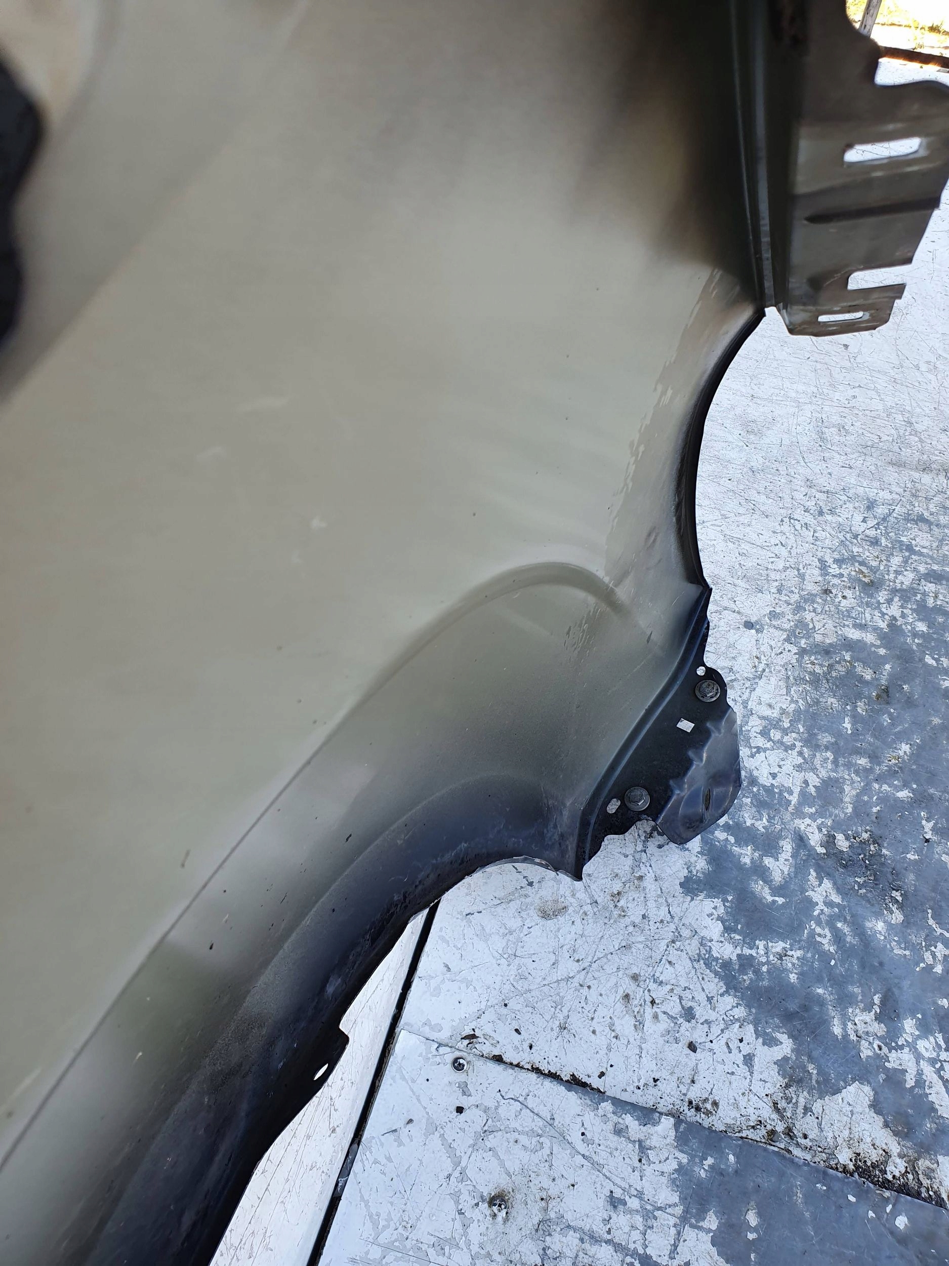 Nissan QASHQAI j10 lift ĽAVÝ PREDNÝ BLATNÍK