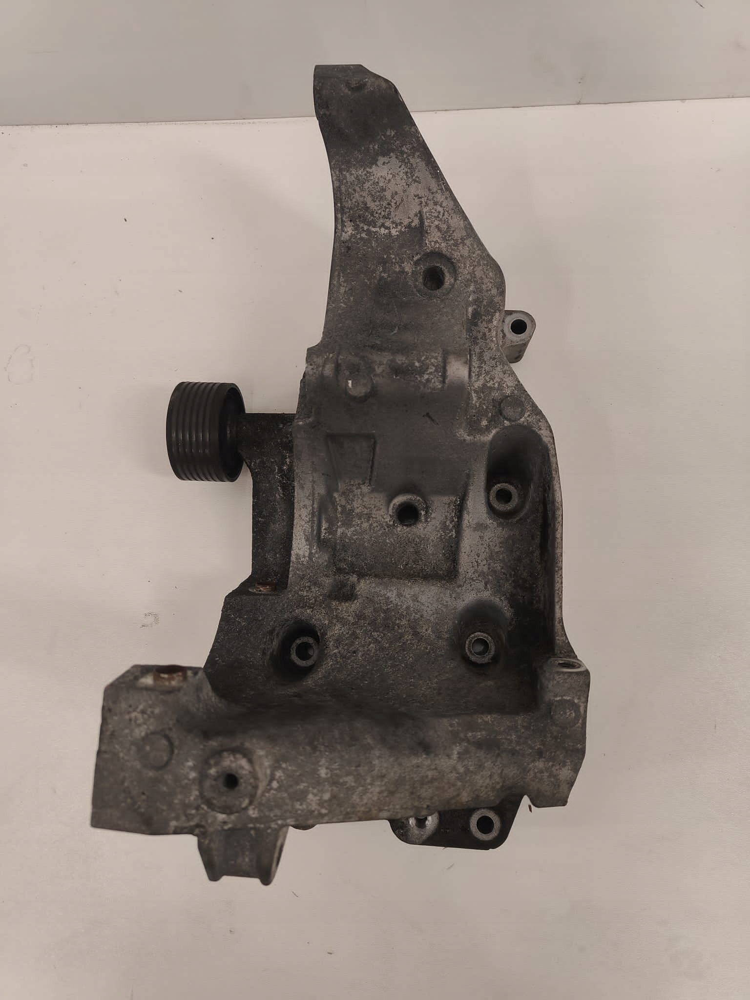 BMW n47 2.0 diesel oe 7802639-02 DRŽIAK UCHYT ALTERNÁTORA