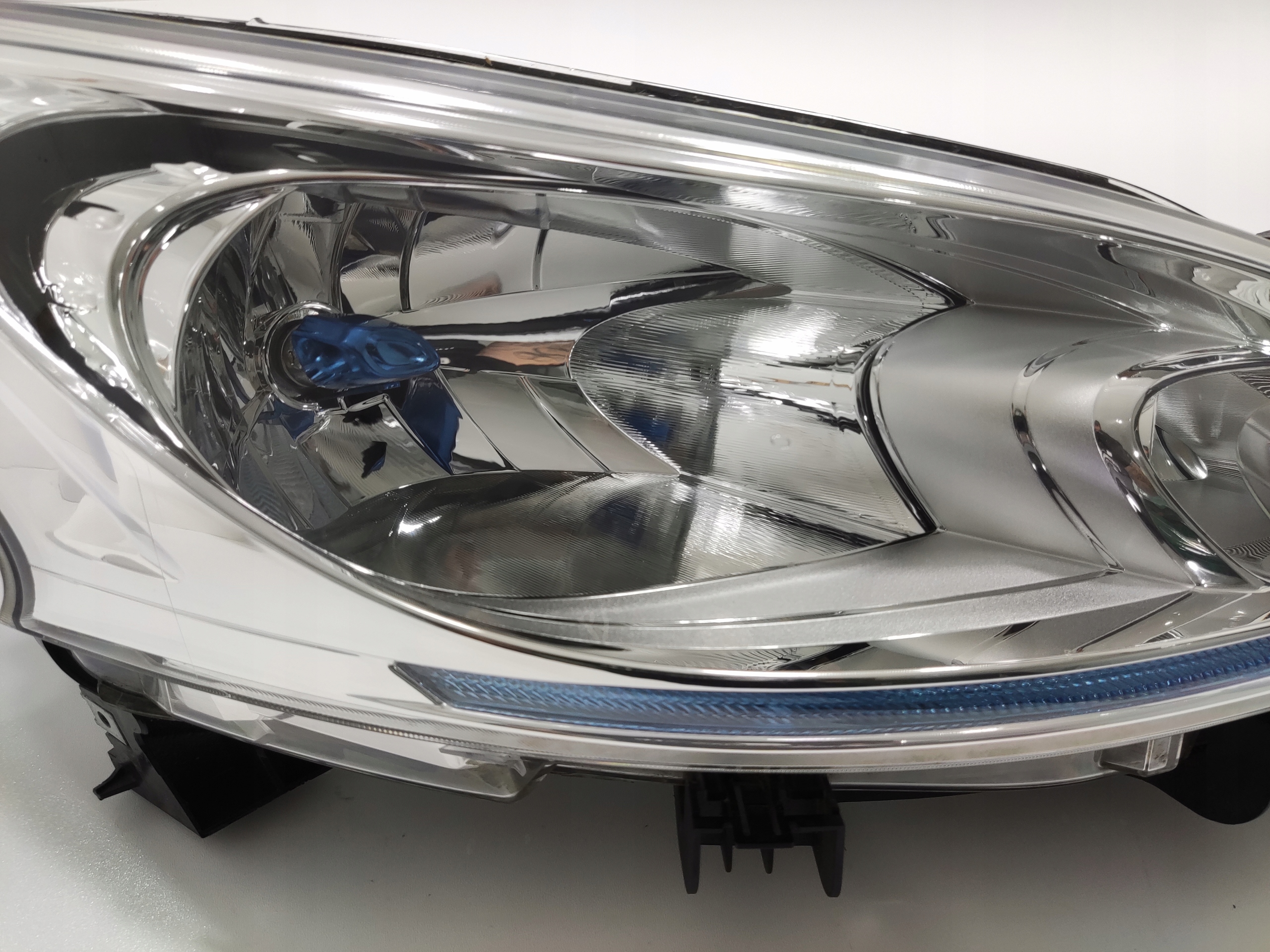 PRAVÉ PREDNÉ SVETLO NISSAN E-NV200 260104FA1A 2014-2021 EUROPA