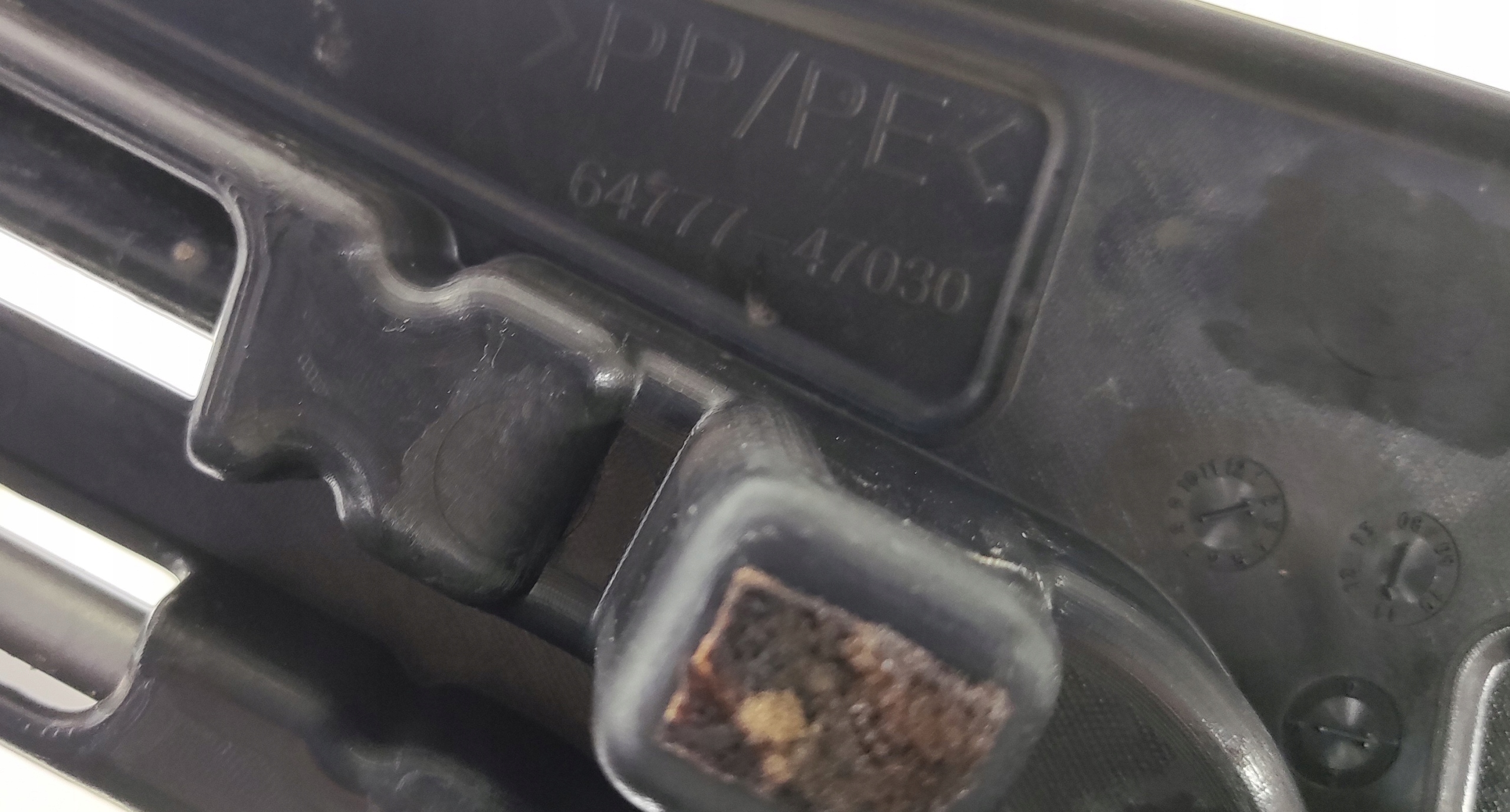 KULISA STAHOVANIE ZDVIHÁK, SADA NÁRADIA UCHO TOYOTA PRIUS III 09-15 64777-47030