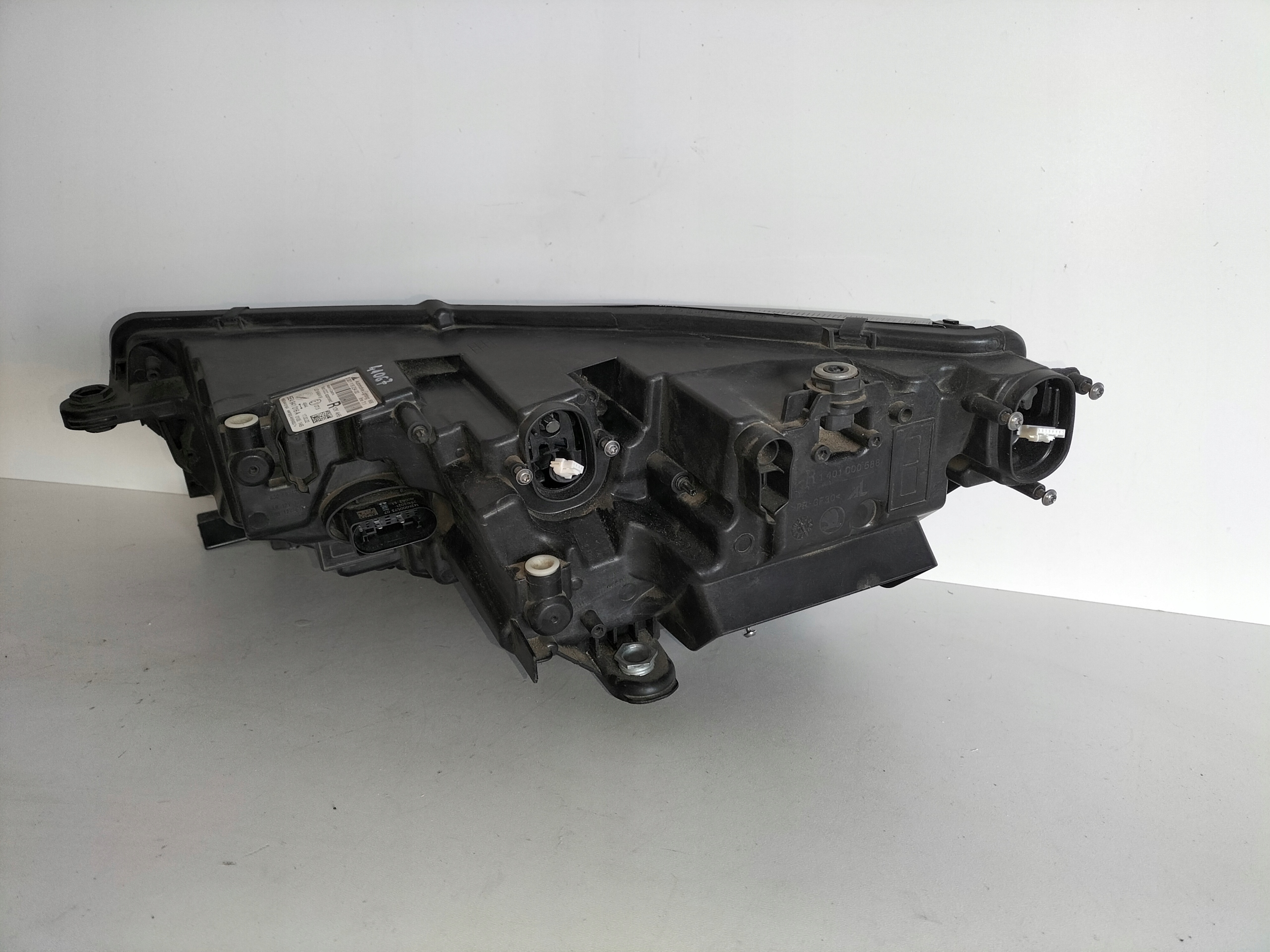 PRAVE PREDNE SVETLO SKODA OCTAVIA 4 IV 19- FULL LED