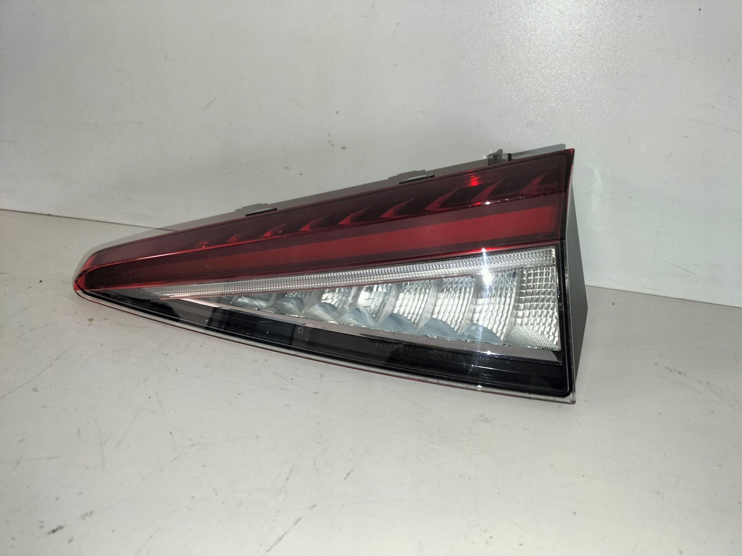 PRAVE ZADNE SVETLO SKODA ENYAQ 21- LED