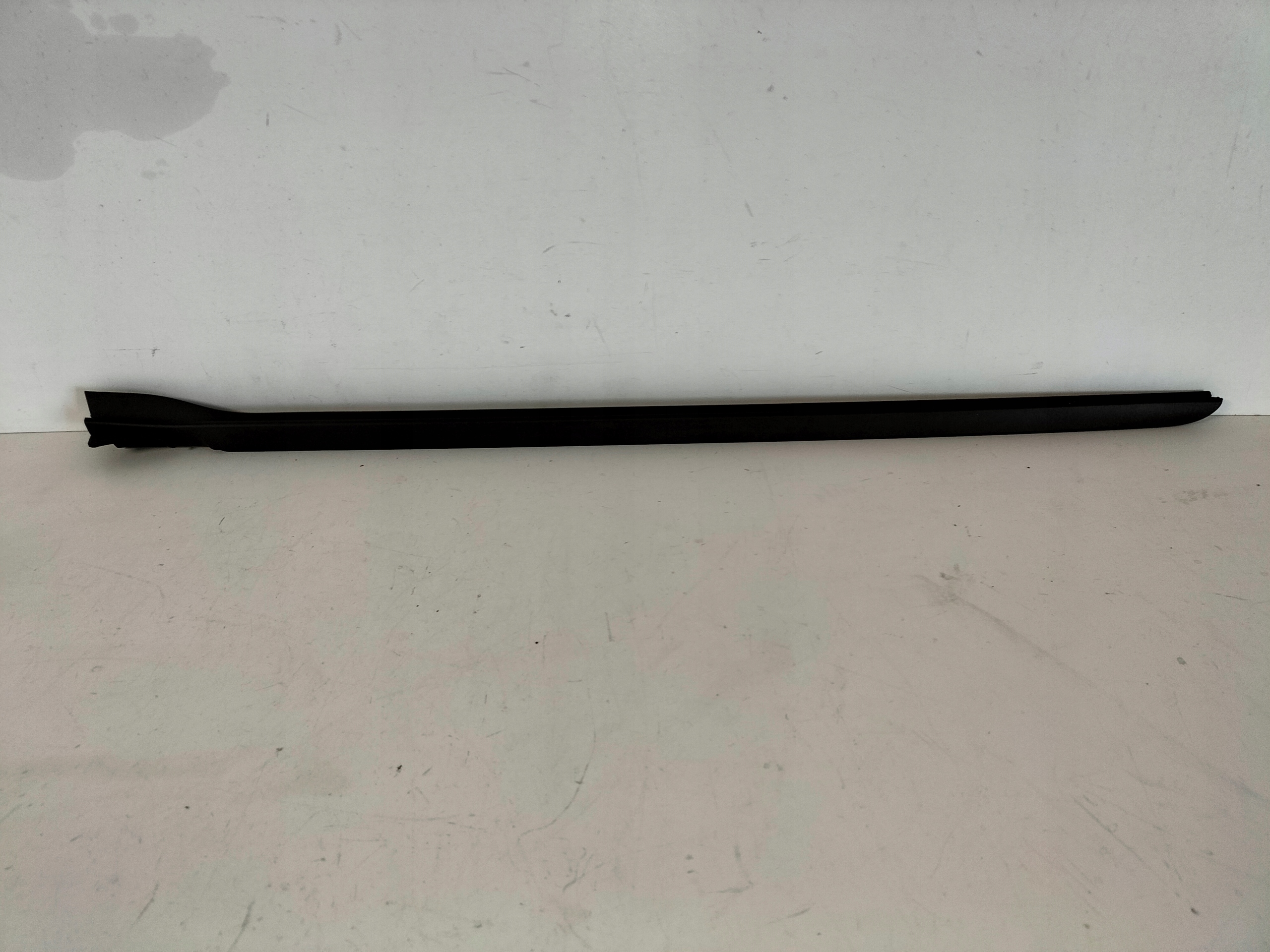 ĽAVÁ LIŠTA ČELNÉHO OKNA pioNOVA BMW 2 G42 21-