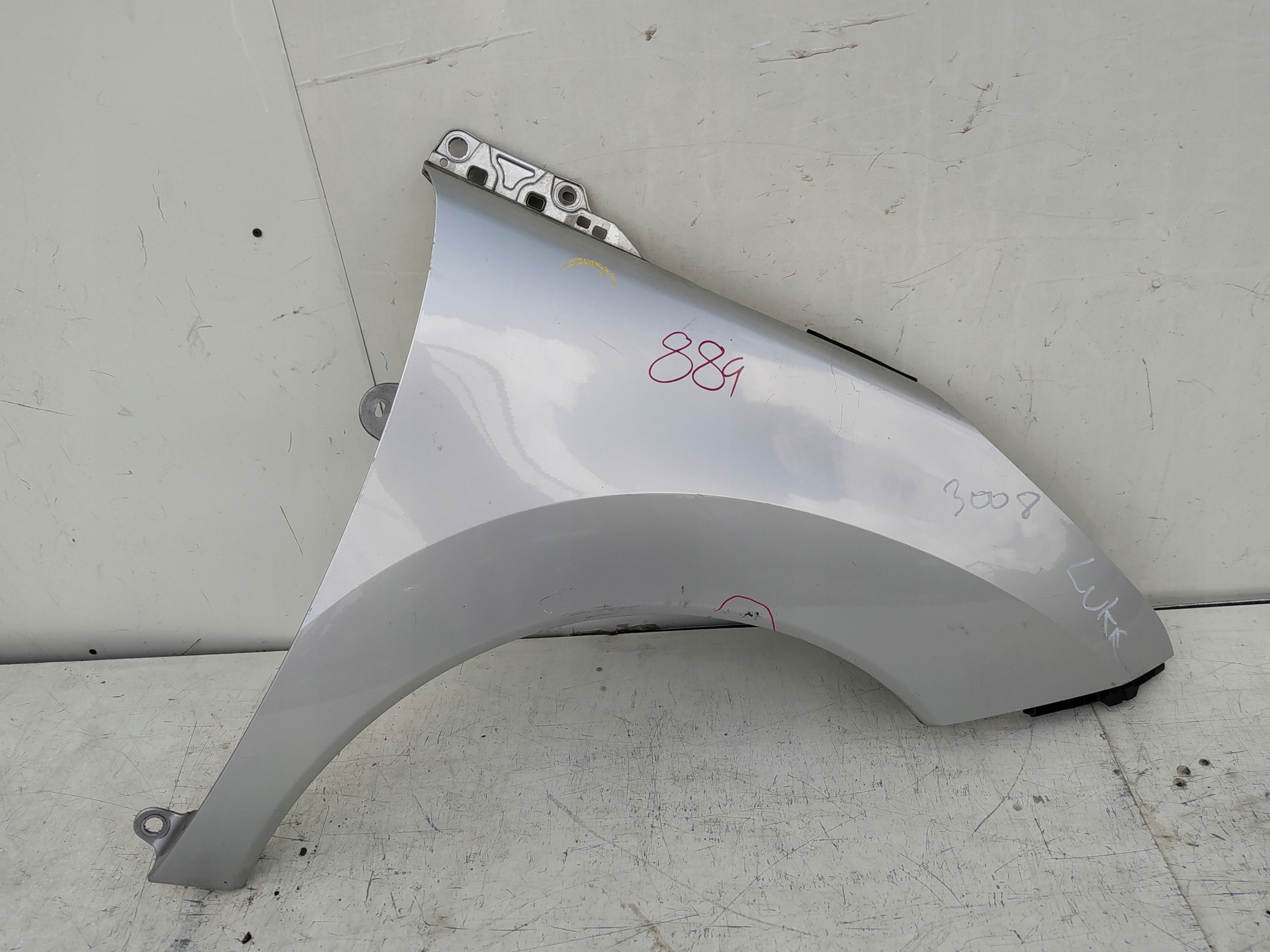 PEUGEOT 3008 PRAVY PREDNY BLATNIK