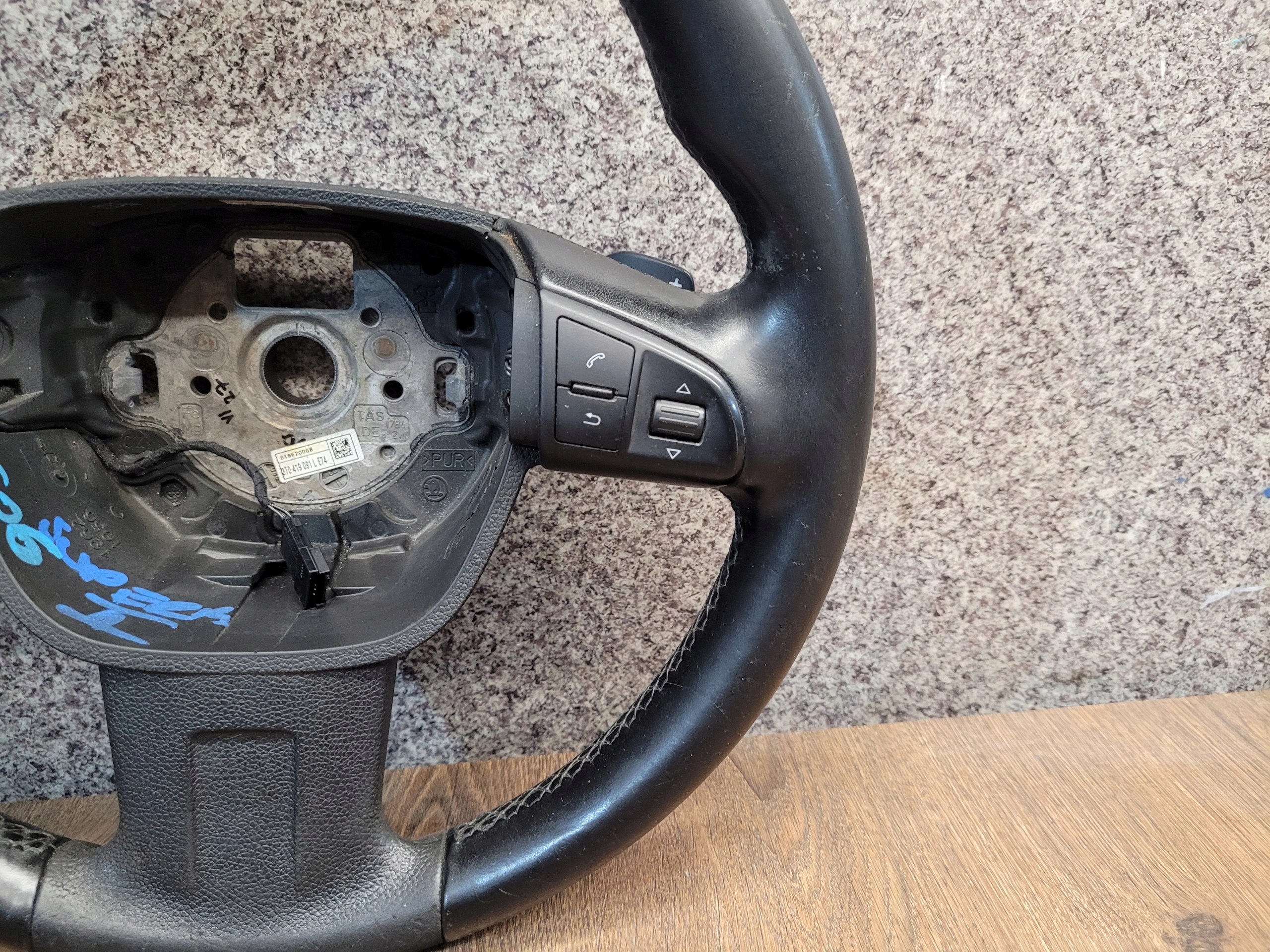 SKODA SUPERB II VOLANT KOŽA PADLA RADENIA RYCHLOSTI MULTIFUNKCIA 3T0419091L