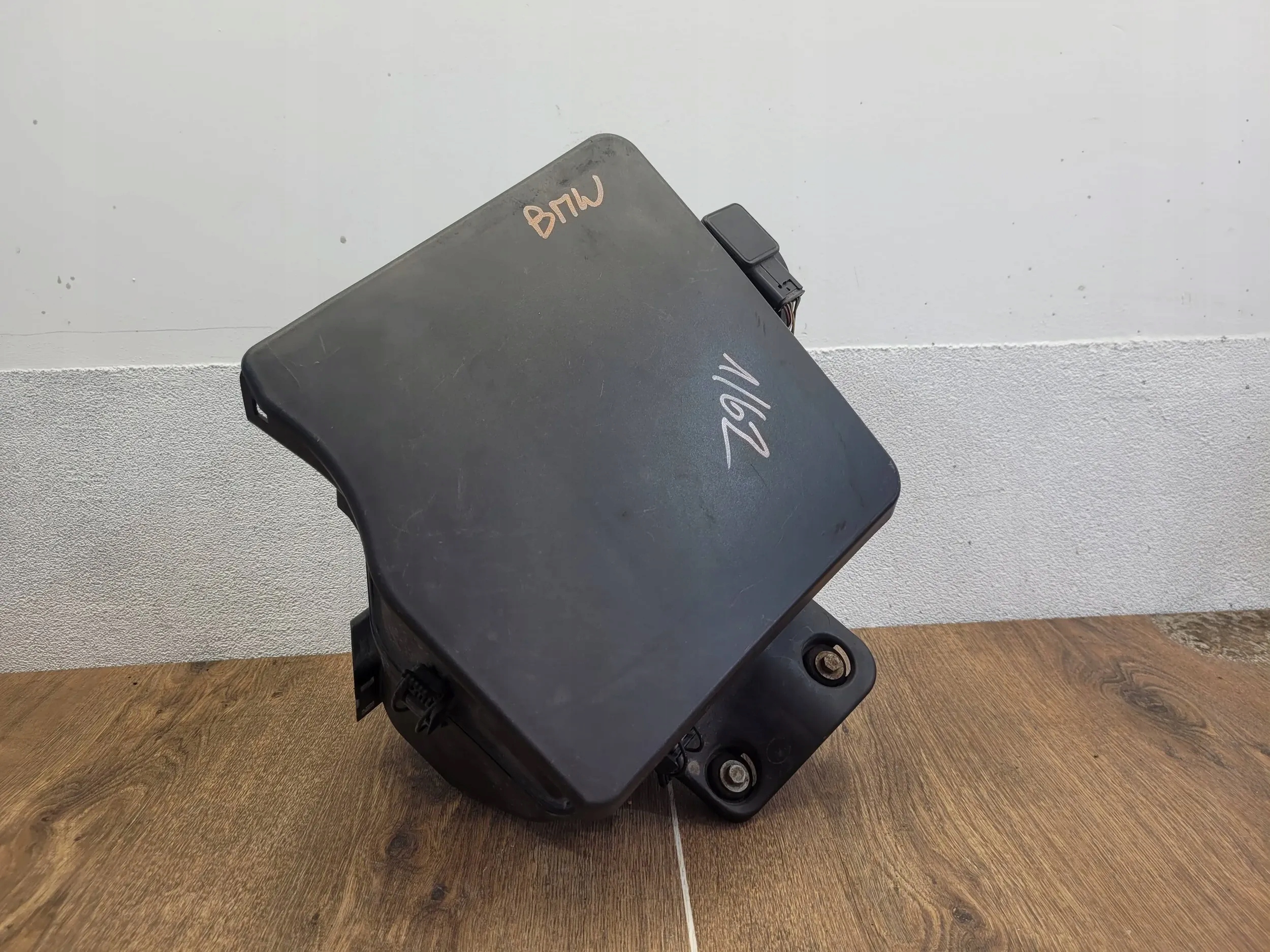 BMW X3 E83 2005 7501975 OBAL VZDUCHOVÉHO FILTERA