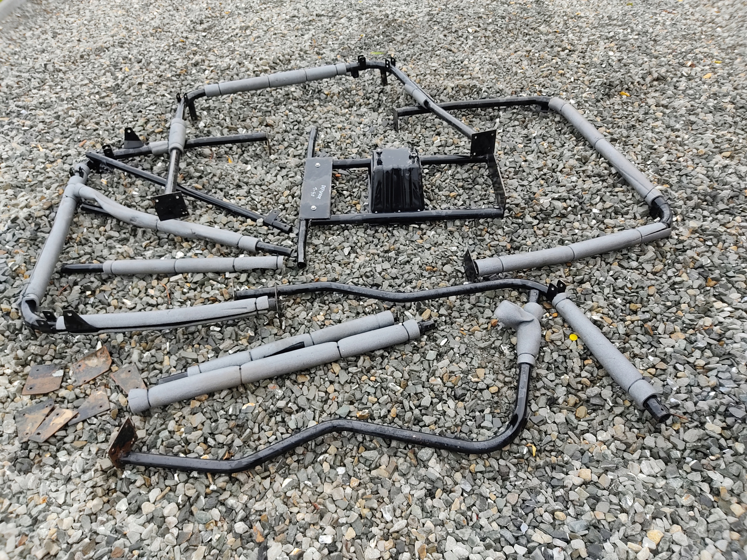 BEZPEČNOSTNA KLIETKA LAND ROVER DEFENDER 1999-2014