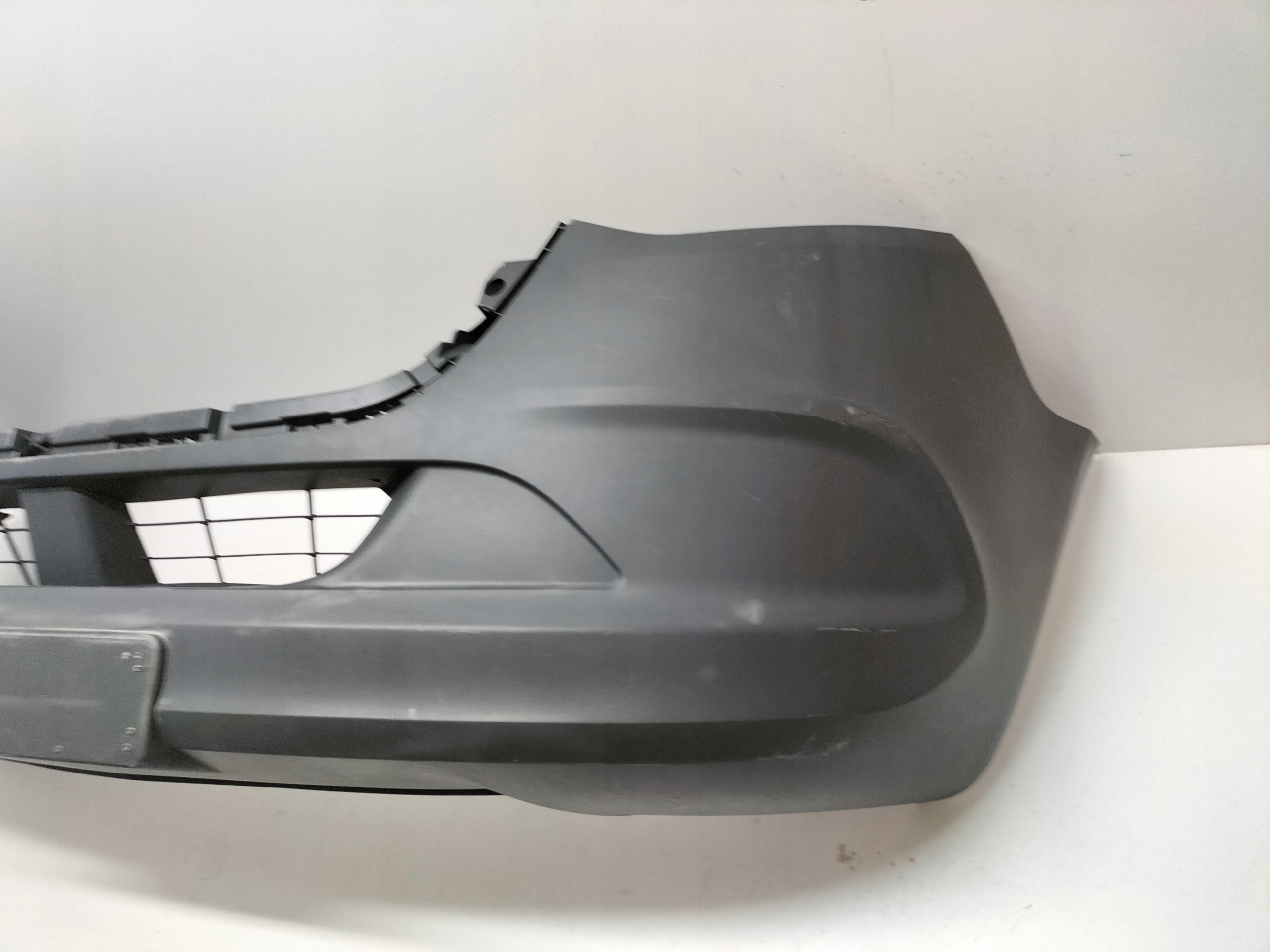 PREDNÝ NÁRAZNÍK MERCEDES SPRINTER W907 910 18-
