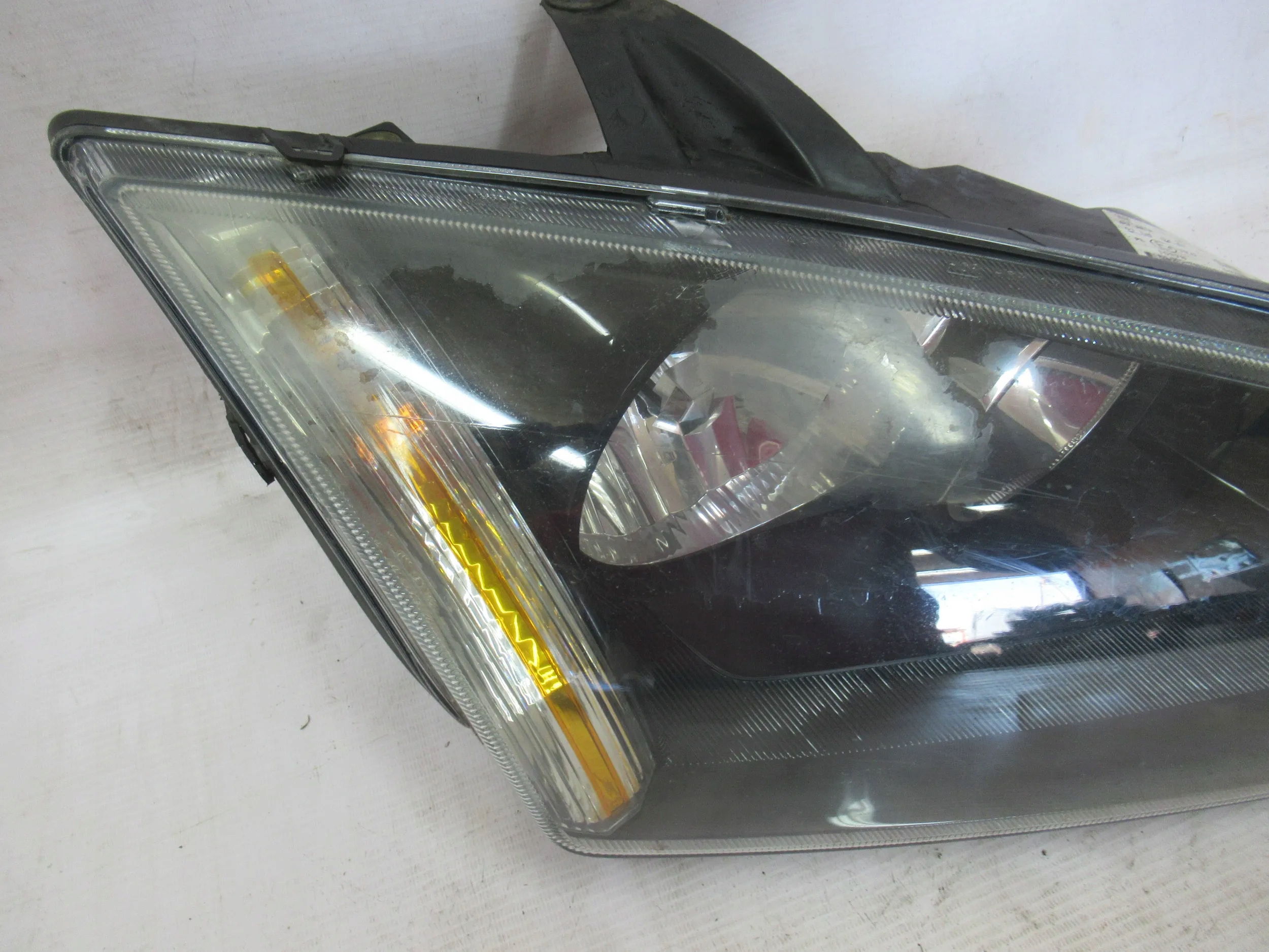 PRAVE PREDNE SVETLO FORD FOCUS MK2 II 2 04-