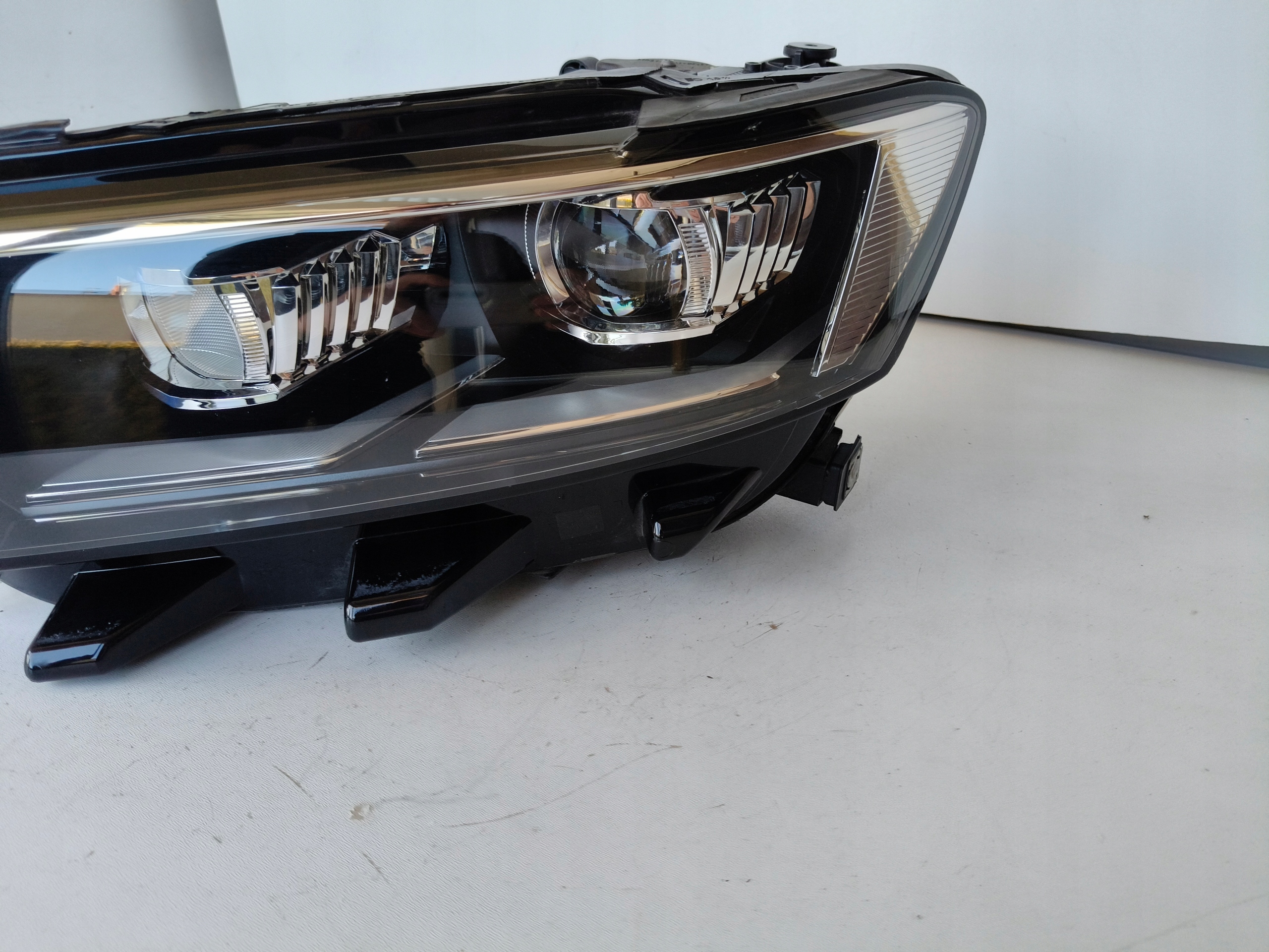 LAVE PREDNE SVETLO VW T-ROC 2GA 17- FULL LED