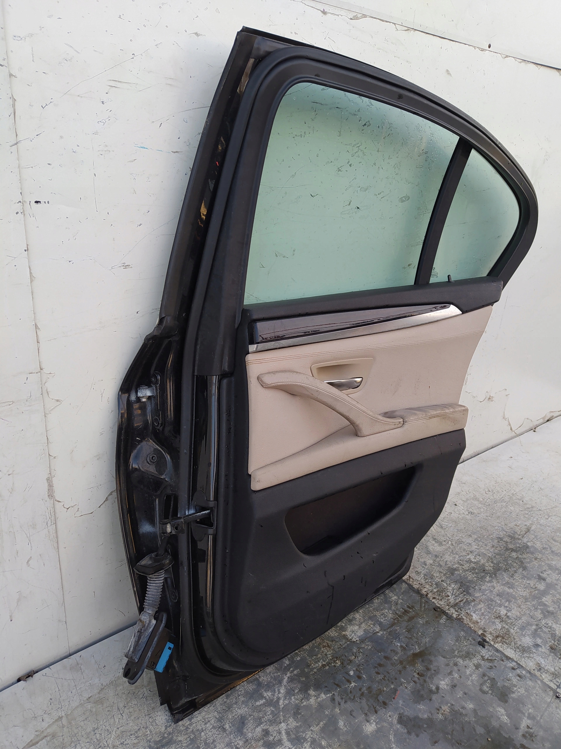 BMW 5 F10 PRAVE ZADNE DVERE