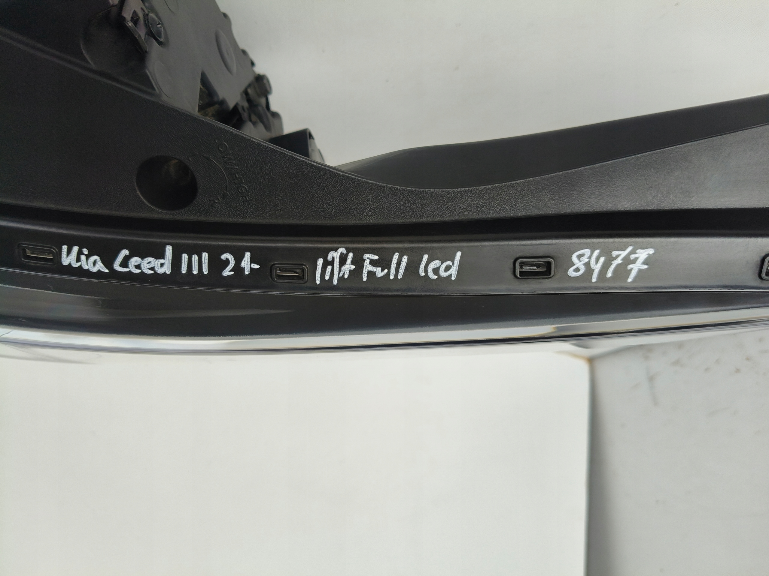 LAVE PREDNE SVETLO KIA CEED III 21- LIFT FULL LED