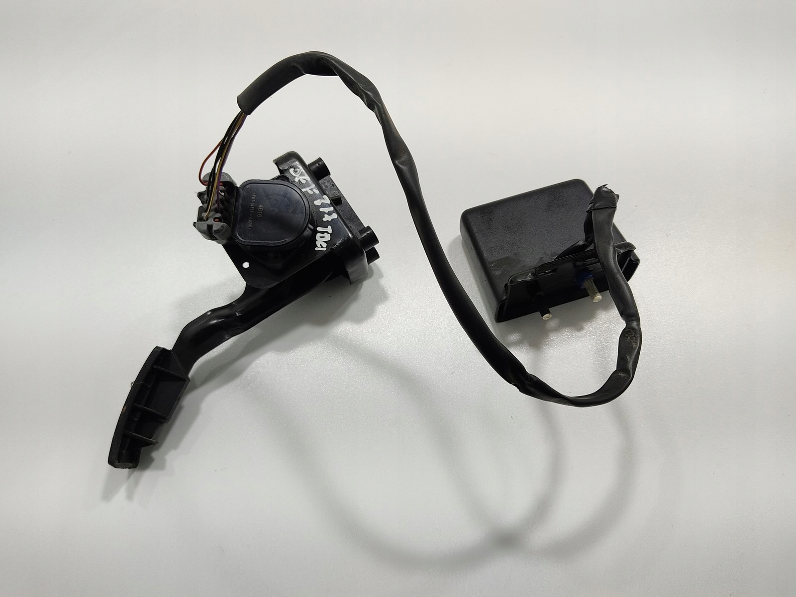 PLYNOVY PEDAL LAND ROVER DEFENDER 2.2 2.4 TDCI 7H12-7R562-AA 2007-2014